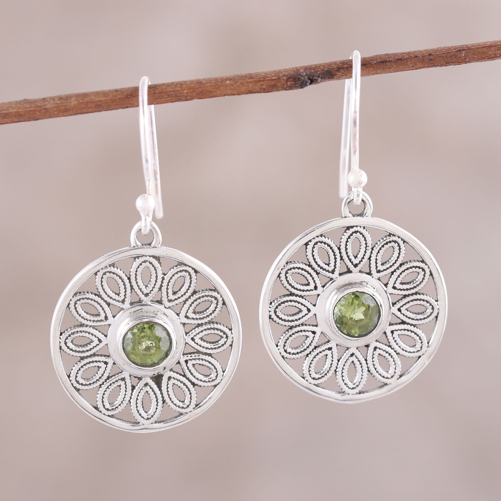 Premium Sterling Silver Peridot Daisy Dangle Earrings – Elegant Floral Design