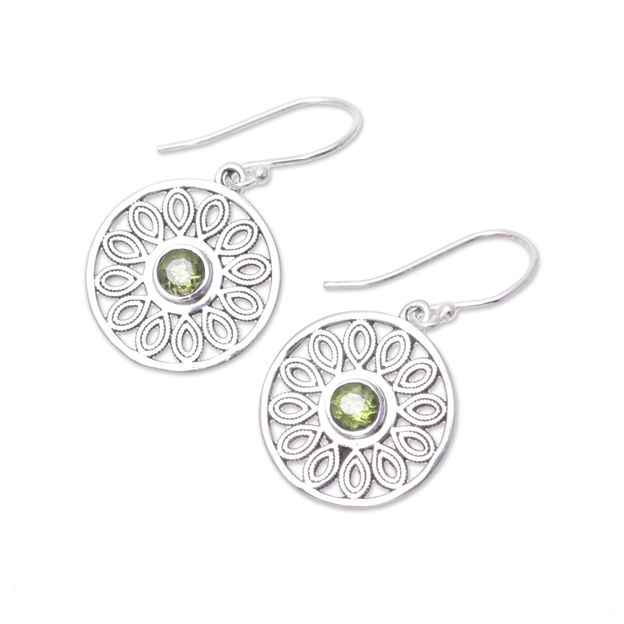 Premium Sterling Silver Peridot Daisy Dangle Earrings – Elegant Floral Design