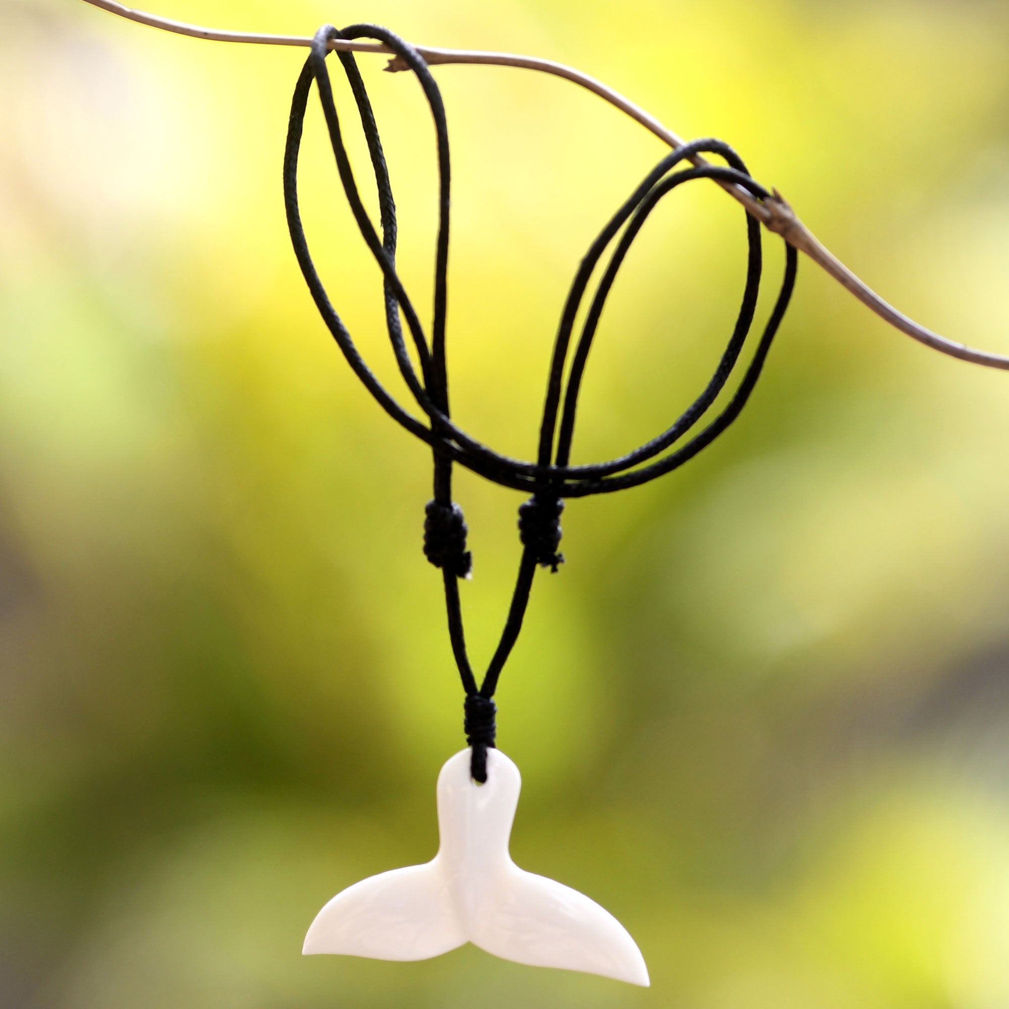 Premium Whale Tail Bone Pendant Necklace - Handcrafted Elegance