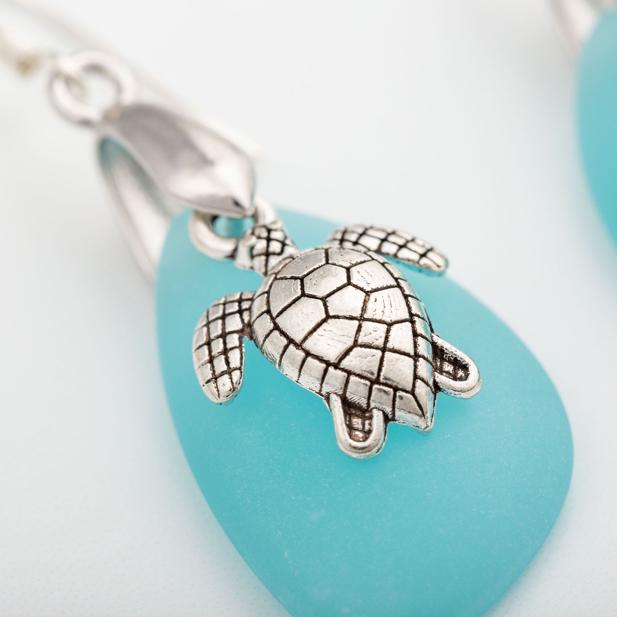 Premium Sea Turtle Sea Glass Earrings – Ultimate Style Statement