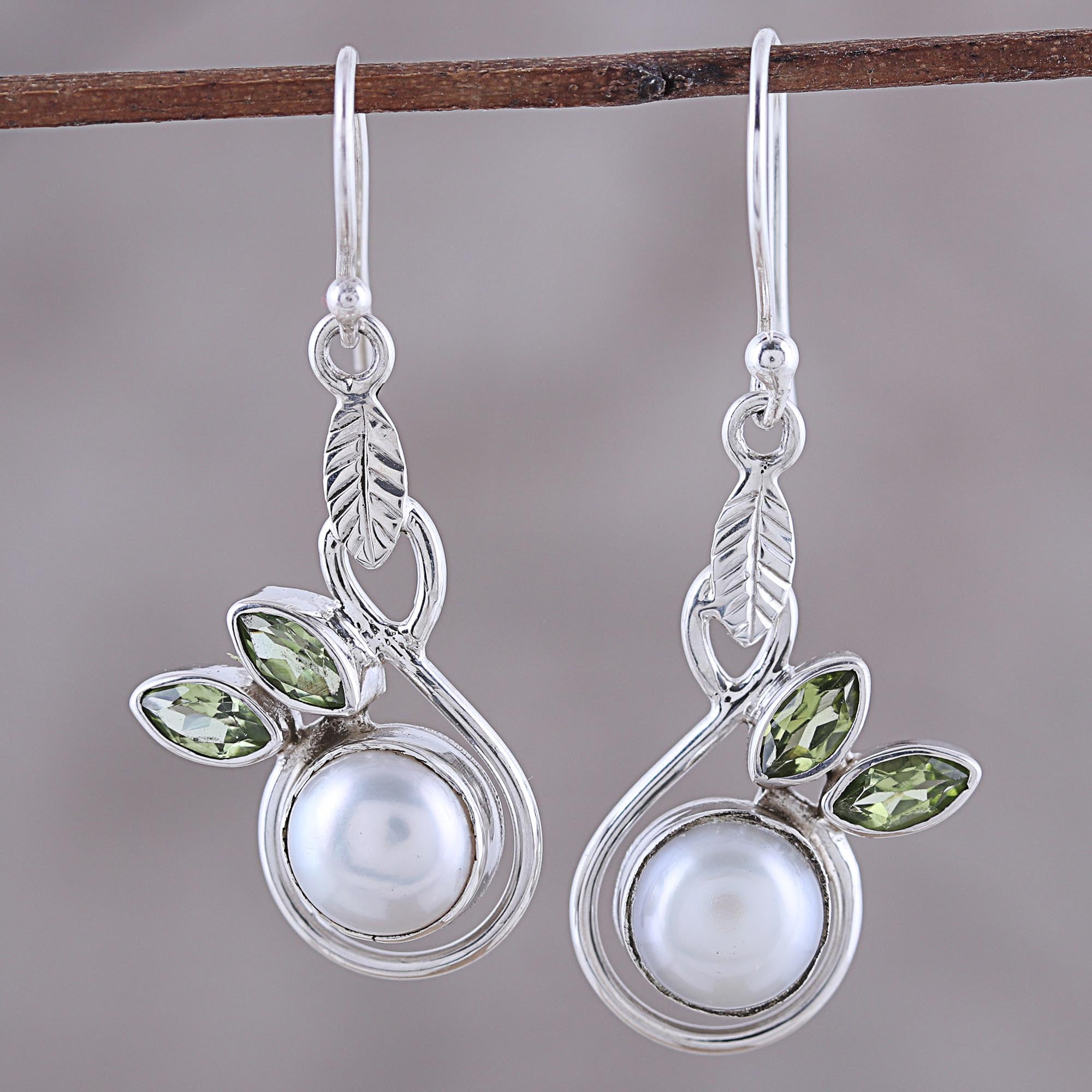 Premium Spring Elegance: Cultured Pearl & Peridot Dangle Earrings