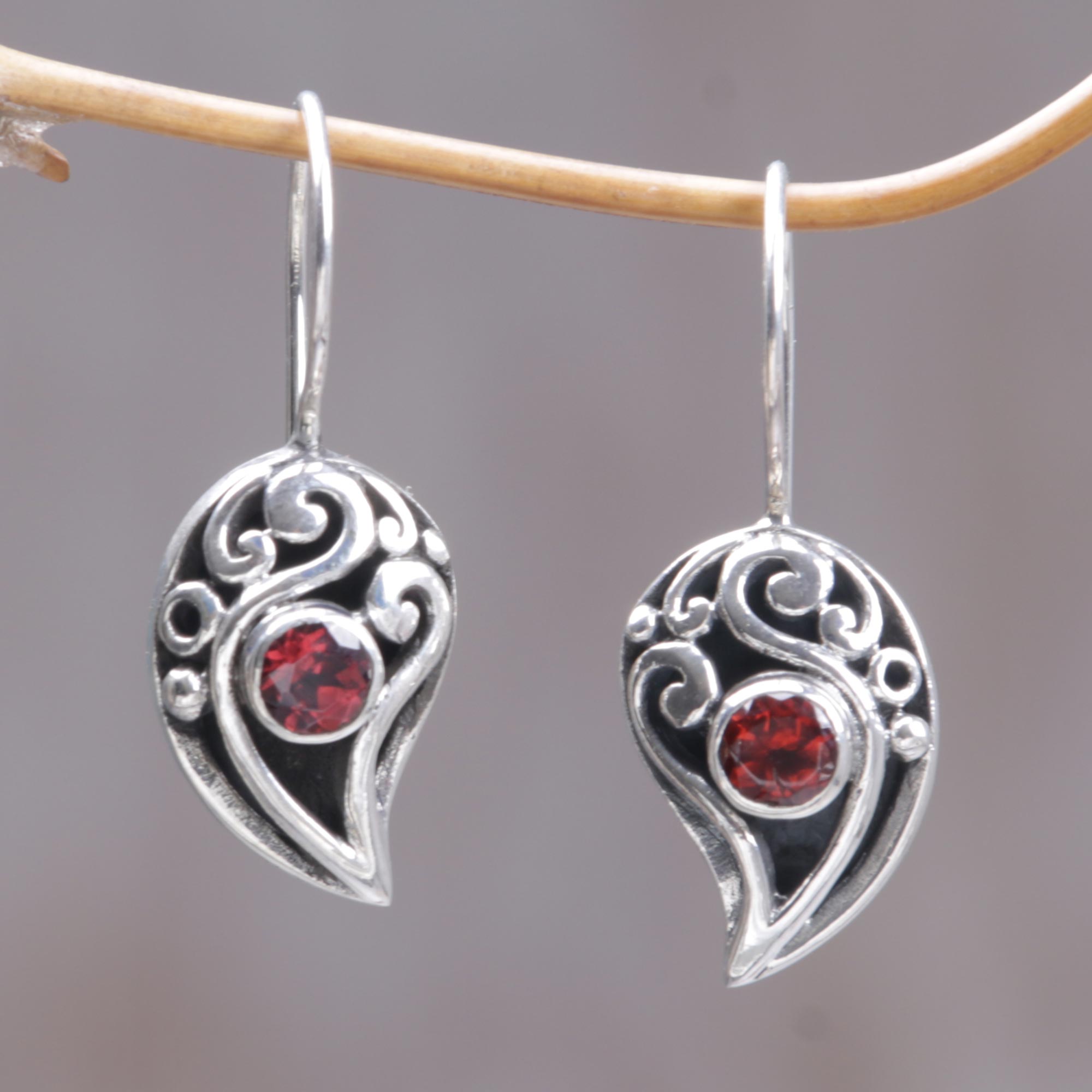 Premium Dancing Dewdrops Sterling Silver Garnet Earrings – Ultimate Elegance