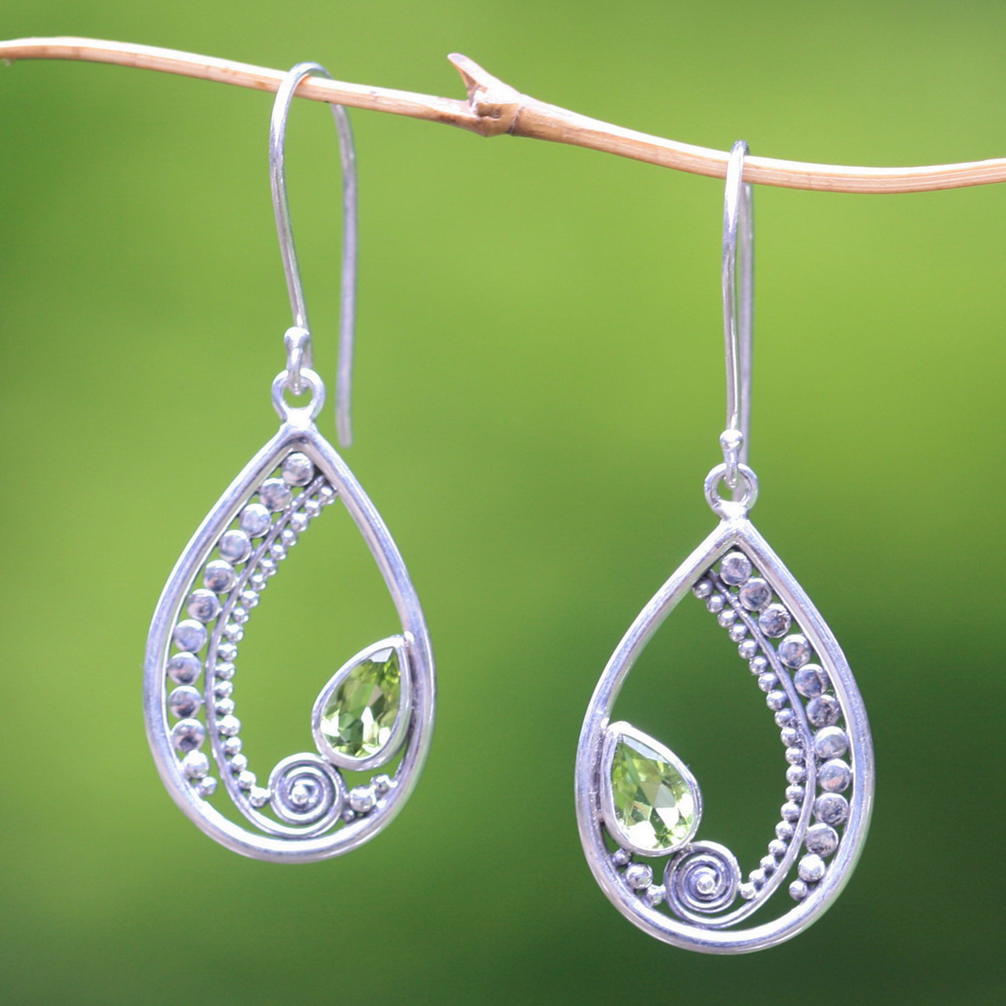 Premium Paisley Swirl Sterling Silver Peridot Dangle Earrings - Modern Elegance