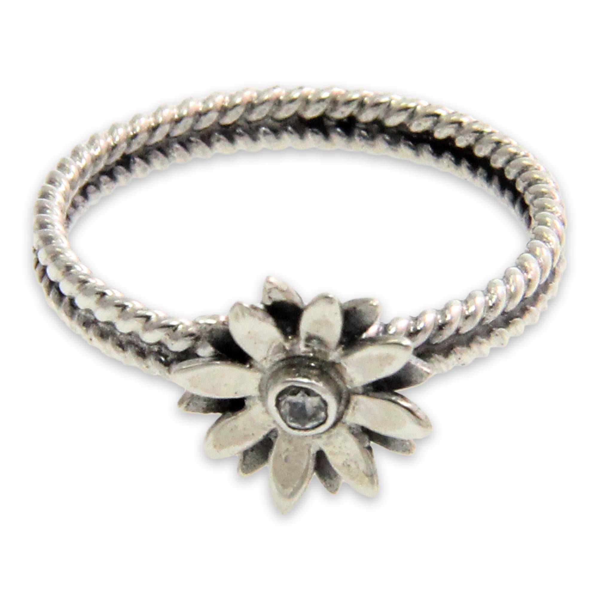 Premium April Daisy Ring – Sterling Silver & Cubic Zirconia Blossom