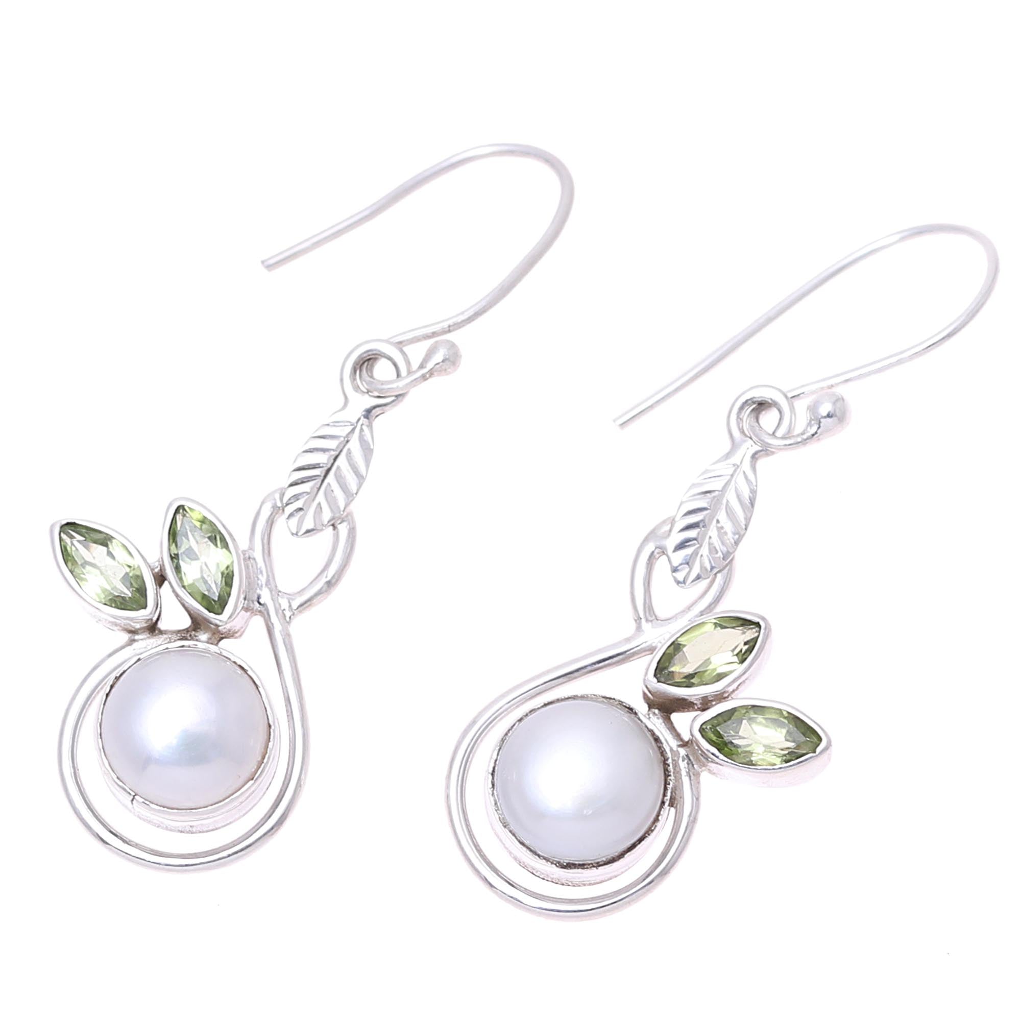 Premium Spring Elegance: Cultured Pearl & Peridot Dangle Earrings