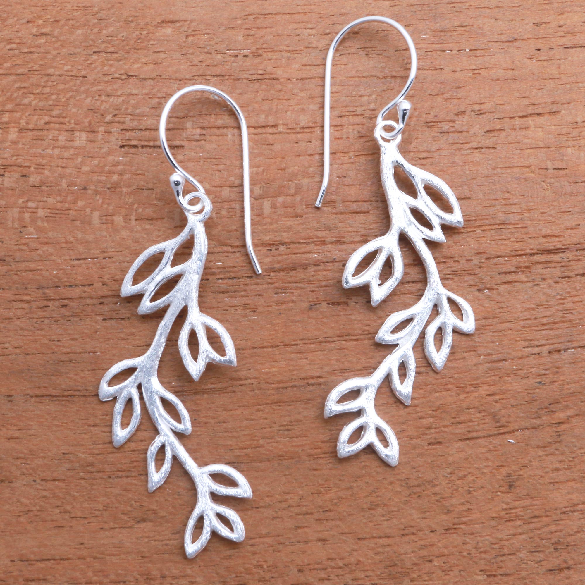 Premium Bali Sterling Silver Leaf Dangle Earrings - Handcrafted Elegance