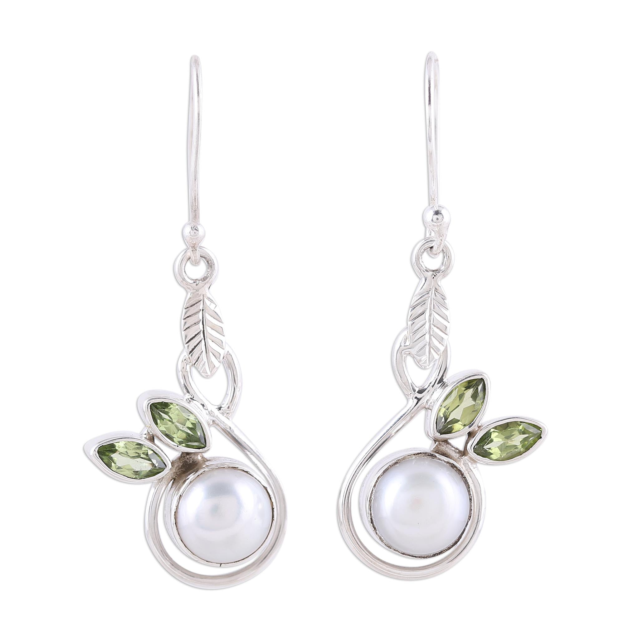 Premium Spring Elegance: Cultured Pearl & Peridot Dangle Earrings