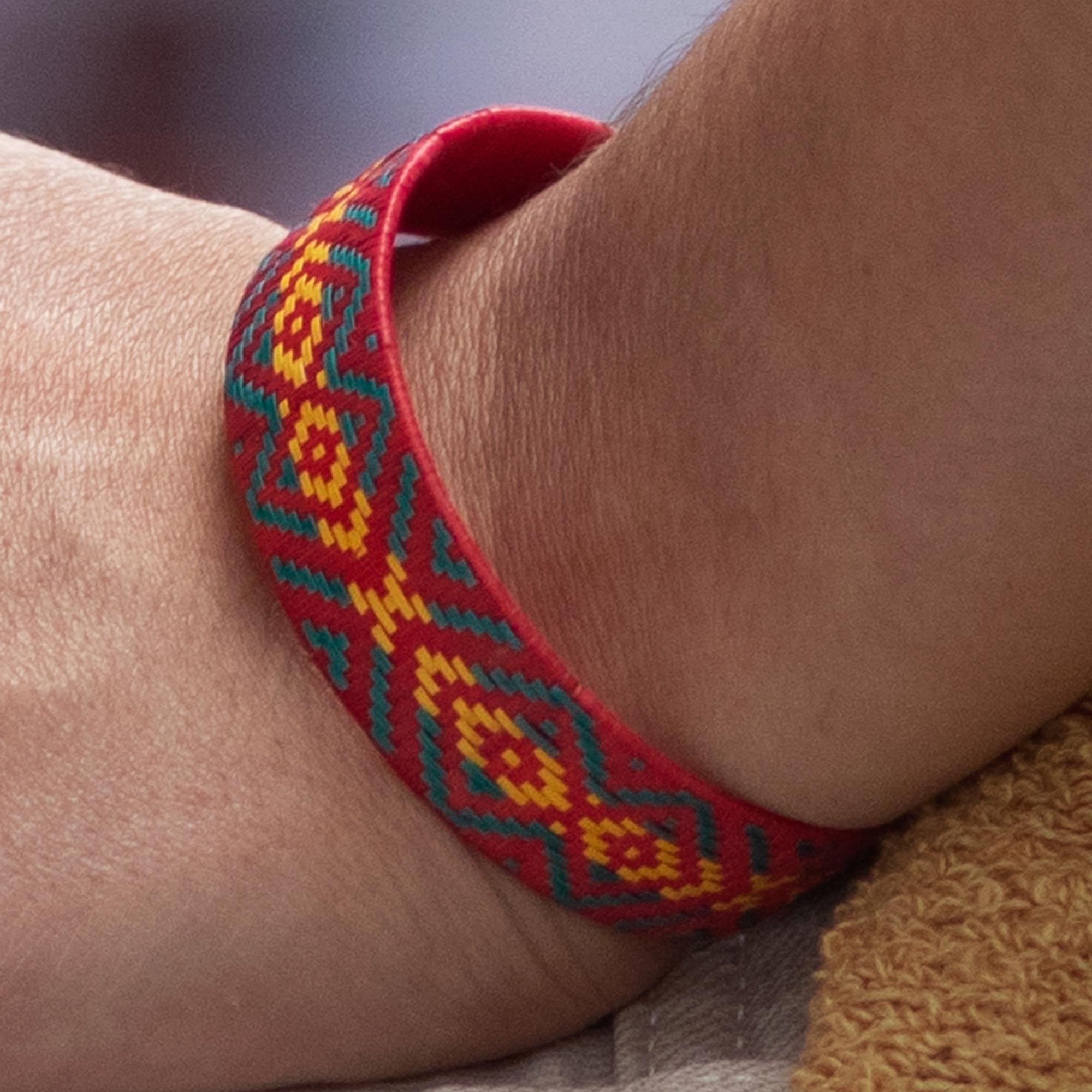 Premium Handwoven Zenu Bangle Bracelet from Colombia