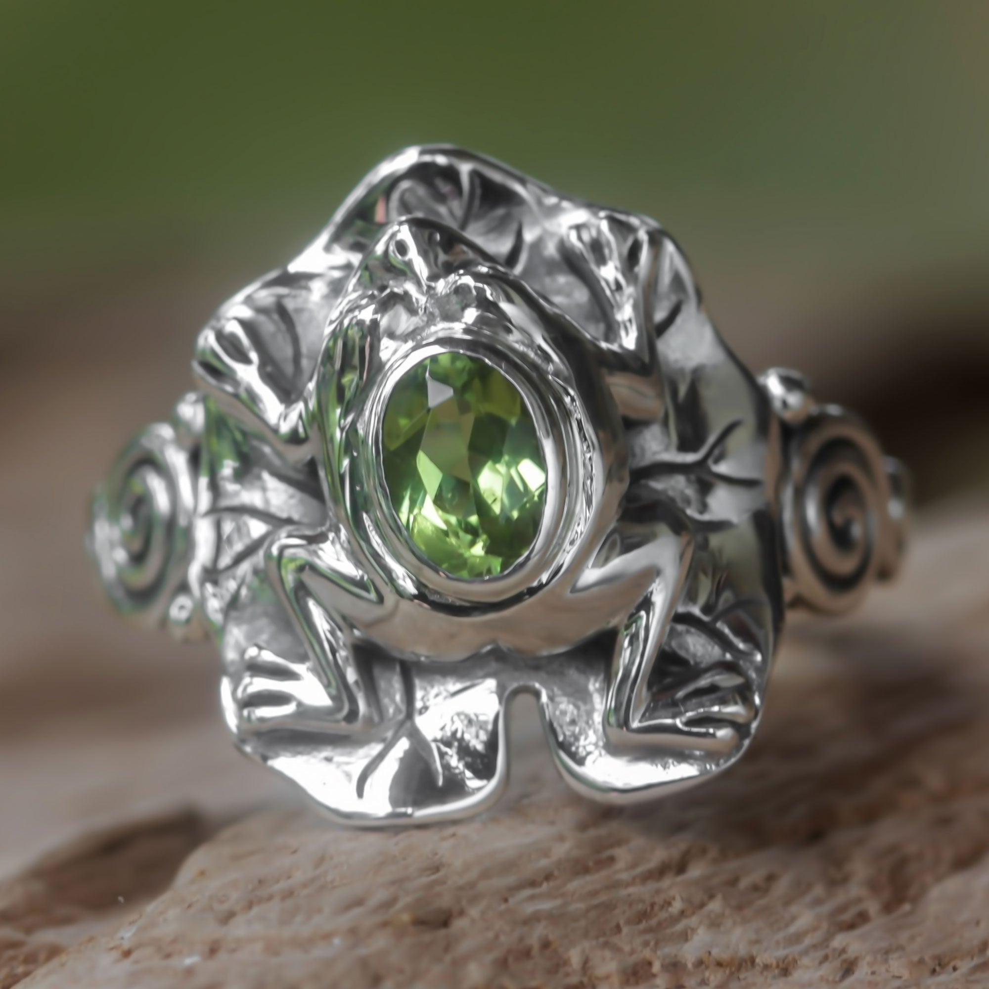 Premium Tropical Frog Silver Peridot Ring - Handmade in Bali