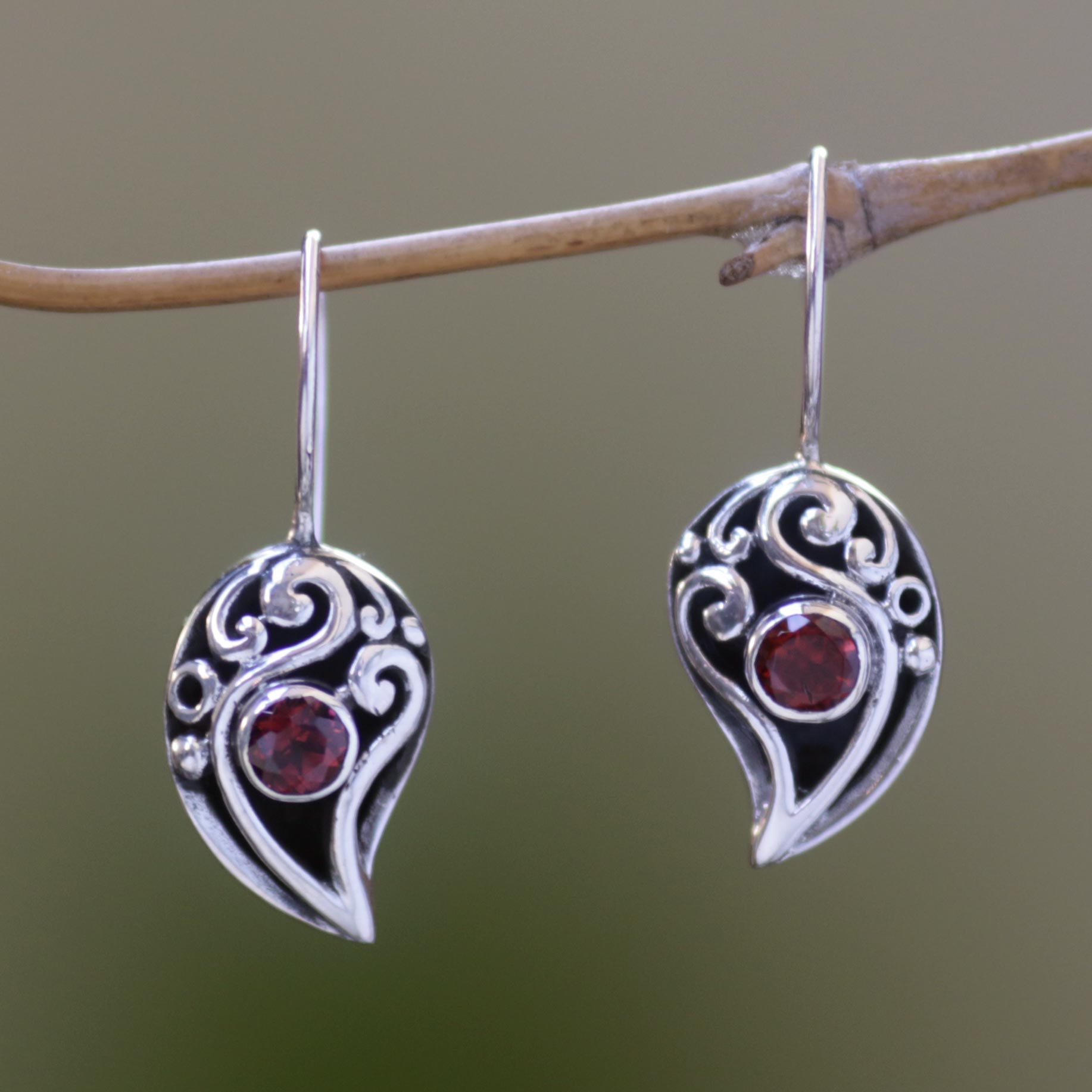 Premium Dancing Dewdrops Sterling Silver Garnet Earrings – Ultimate Elegance