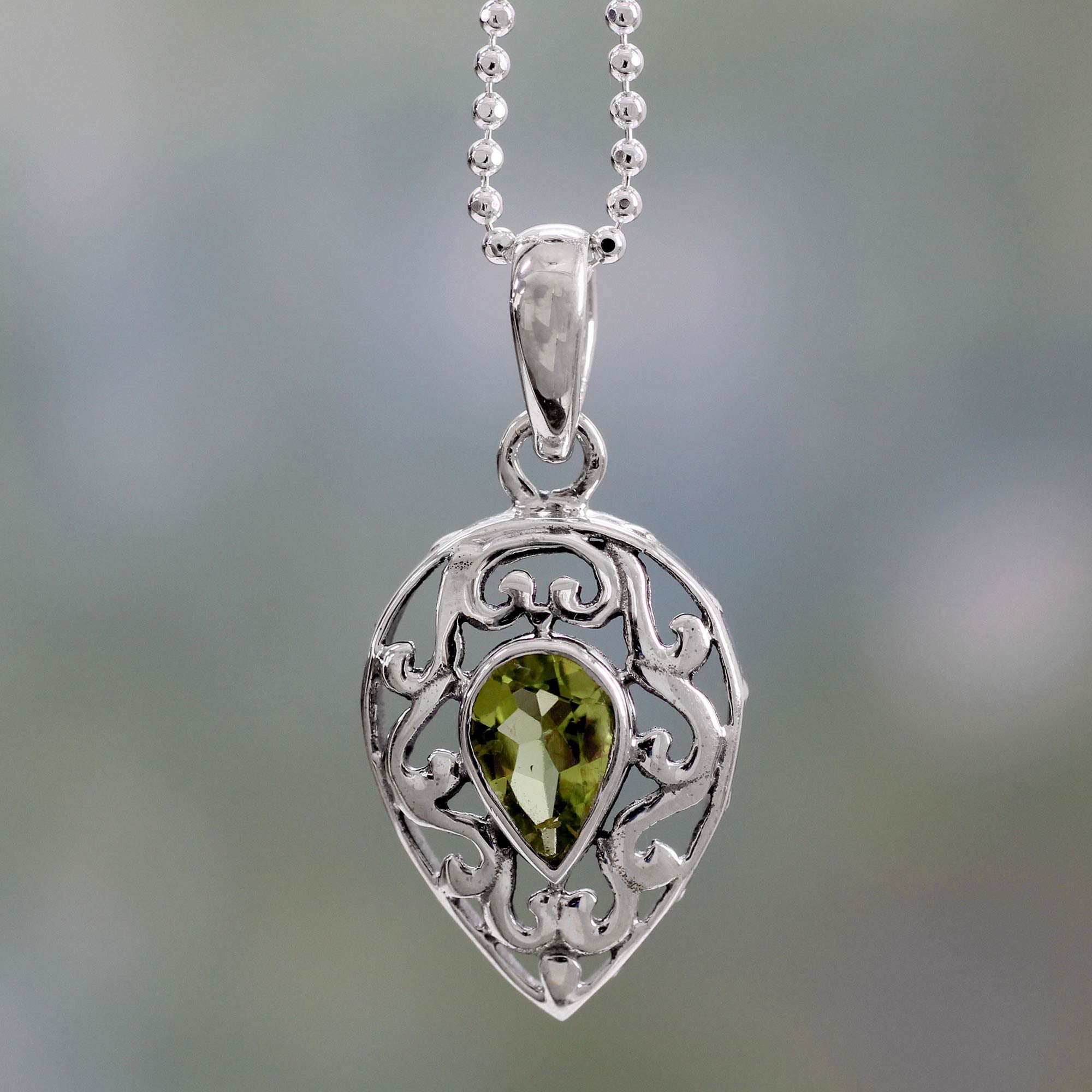 Premium Sterling Silver Peridot Birthstone Necklace – Lime Lace Jewelry