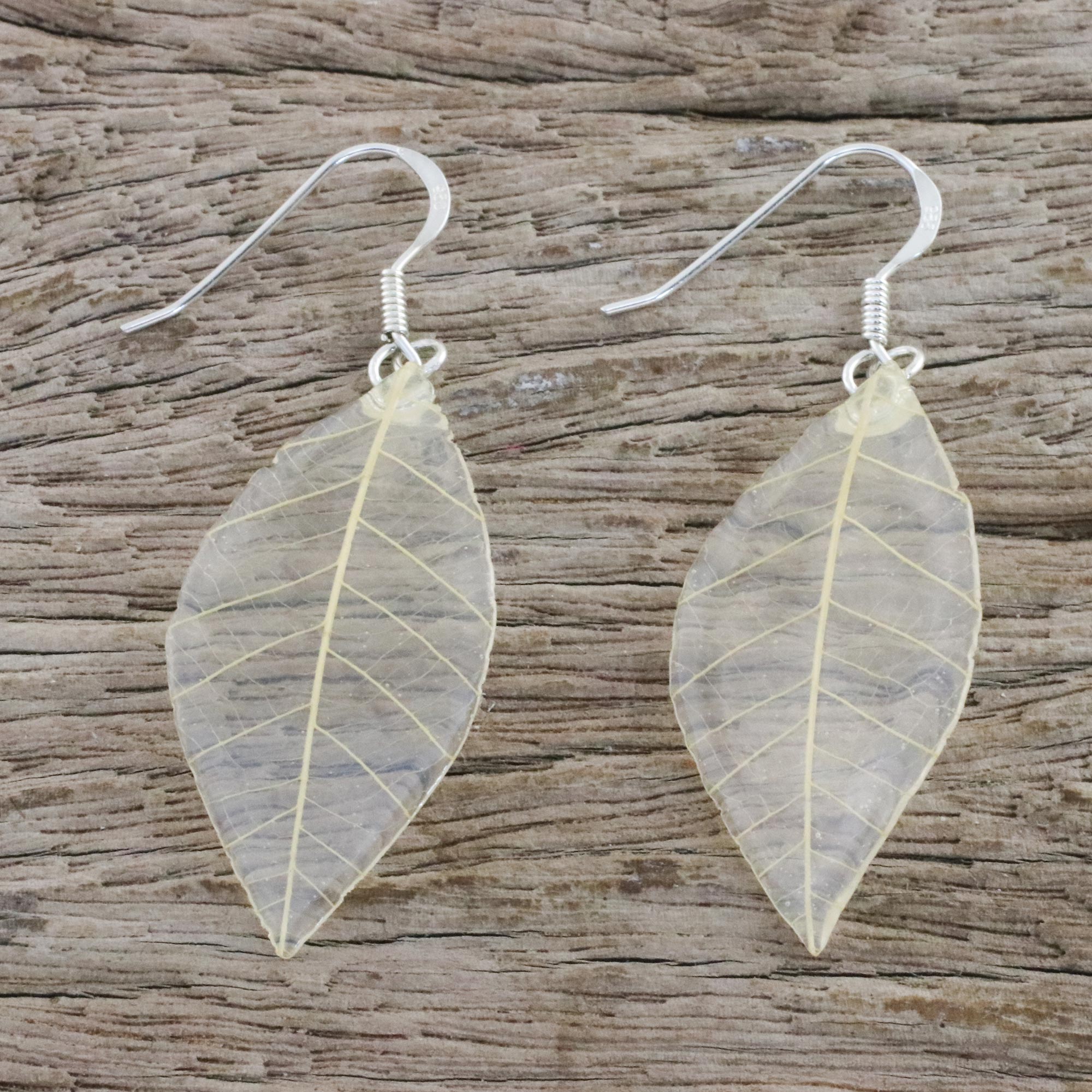 Premium Straw Leaf Dangle Earrings – Handcrafted Natural Elegance from Thailand