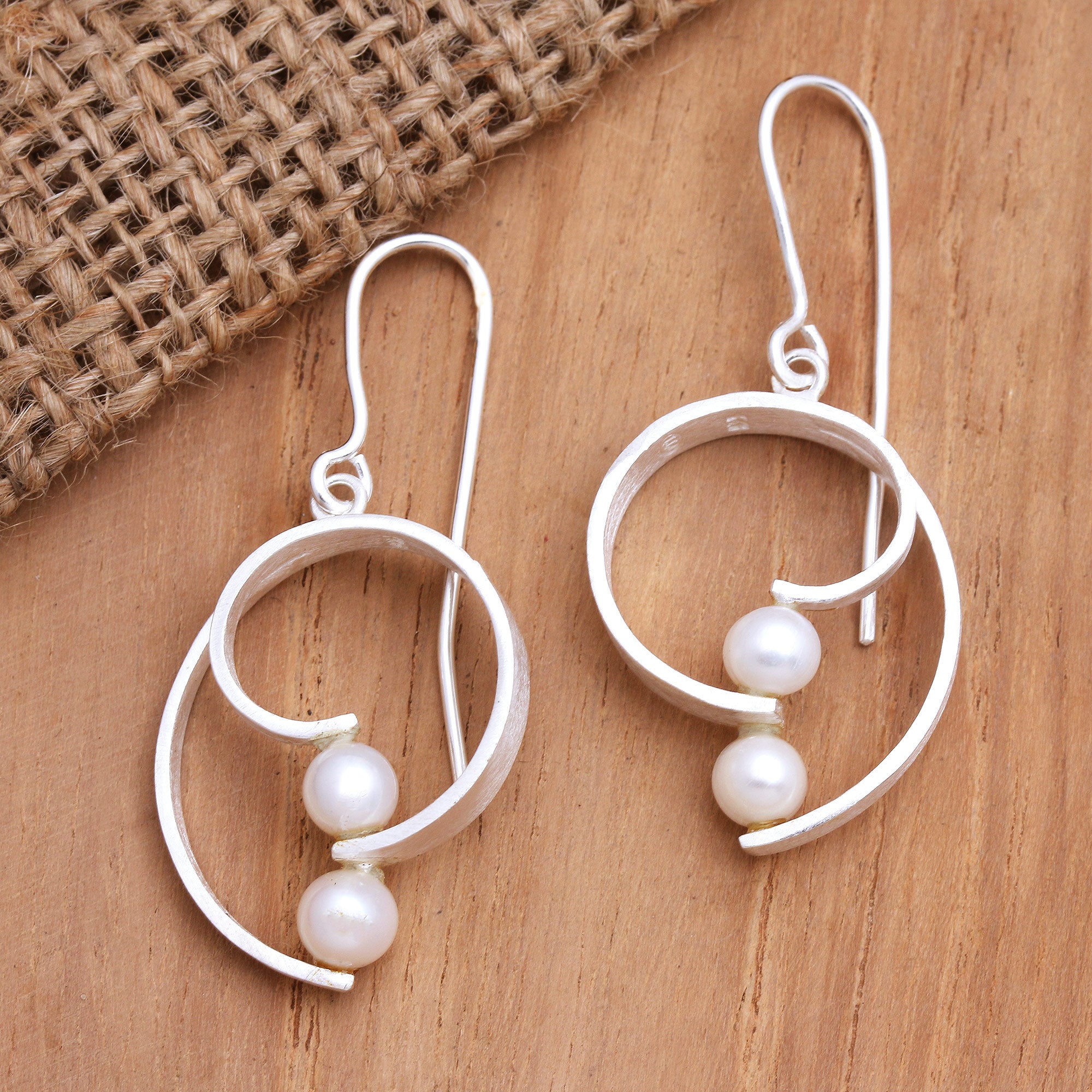 Premium Asymmetrical Cultured Pearl Dangle Earrings - Handcrafted Elegance