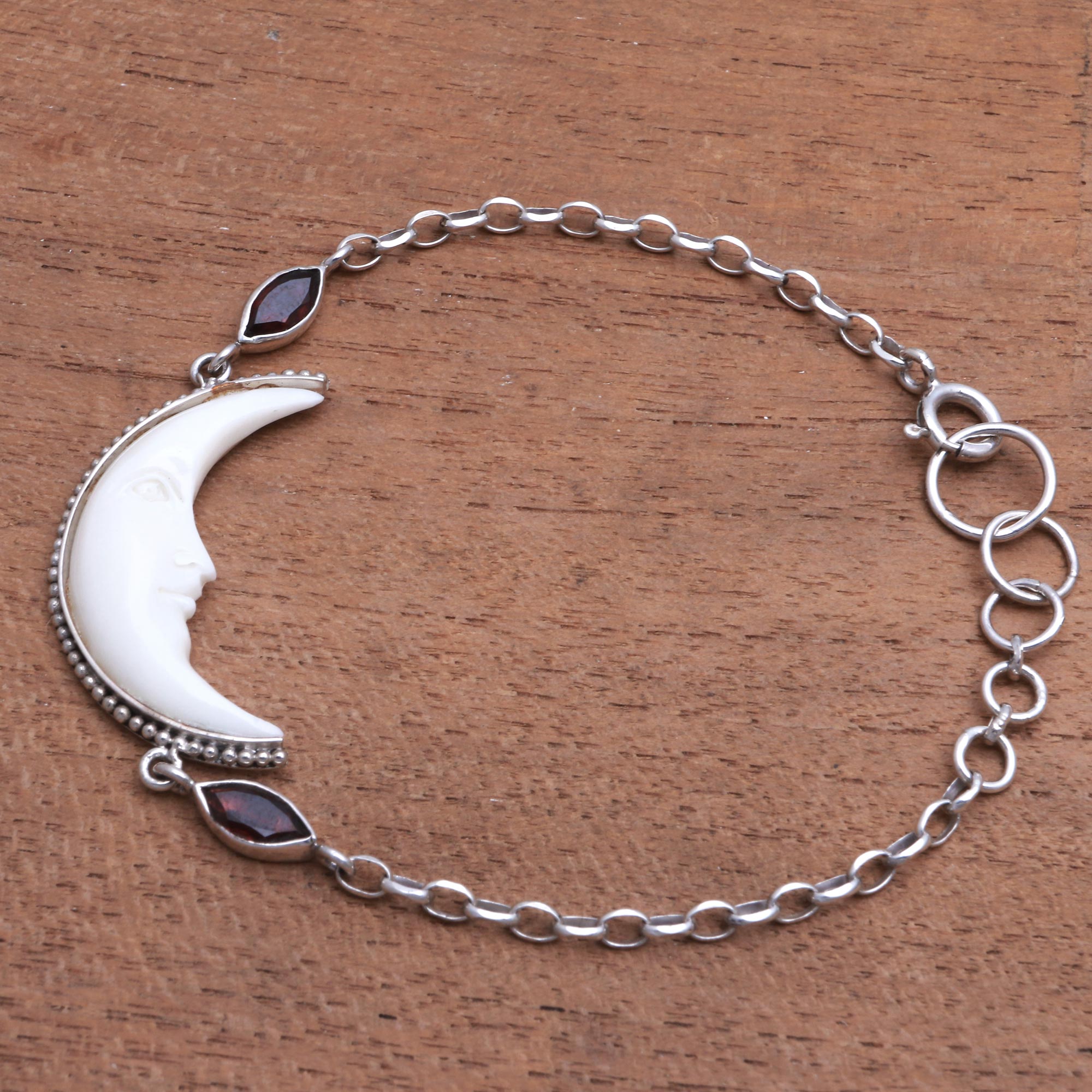 Premium Crescent Moon Garnet Pendant Bracelet - Handcrafted Elegance