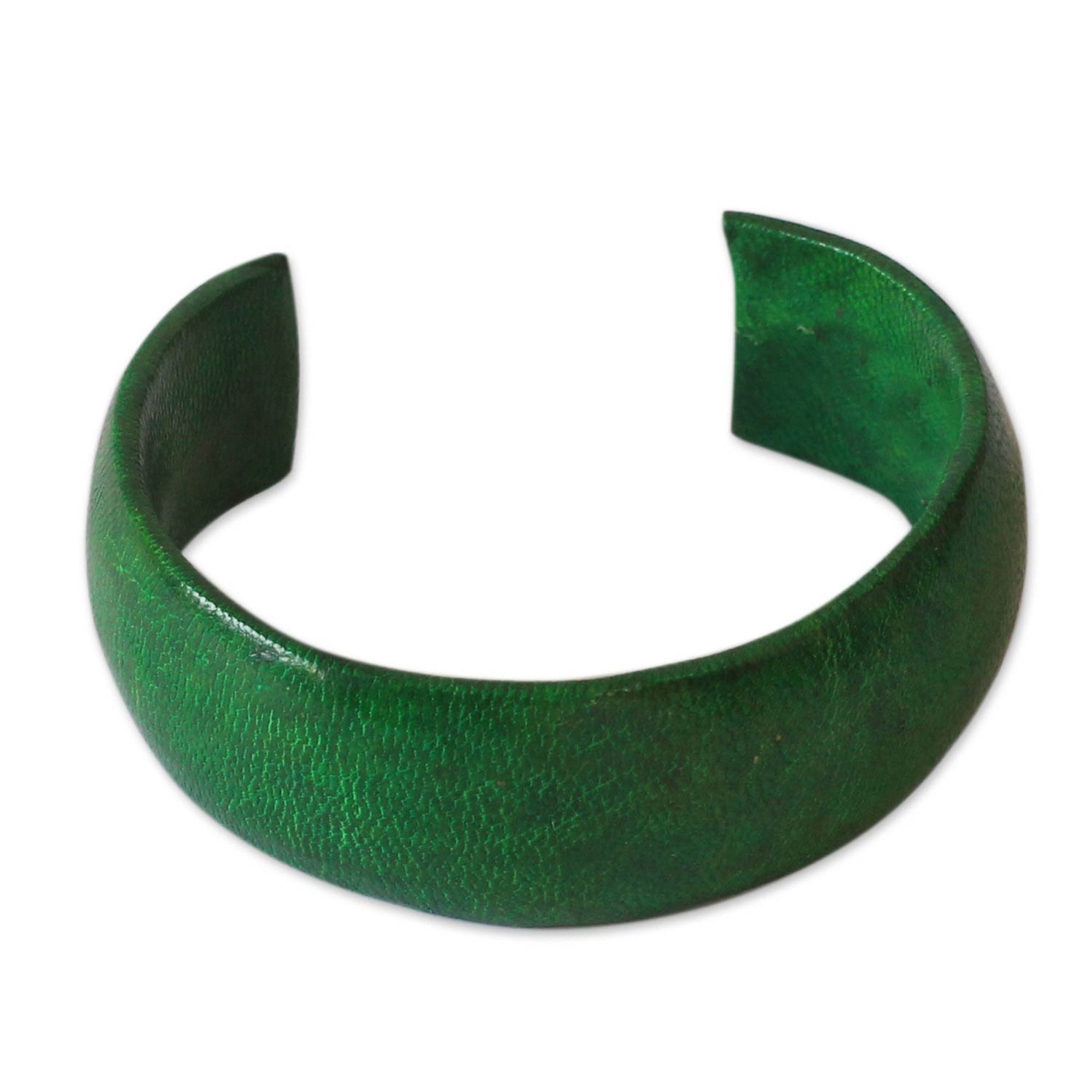 Premium Annula Green Leather Cuff Bracelet – Handcrafted Modern Style