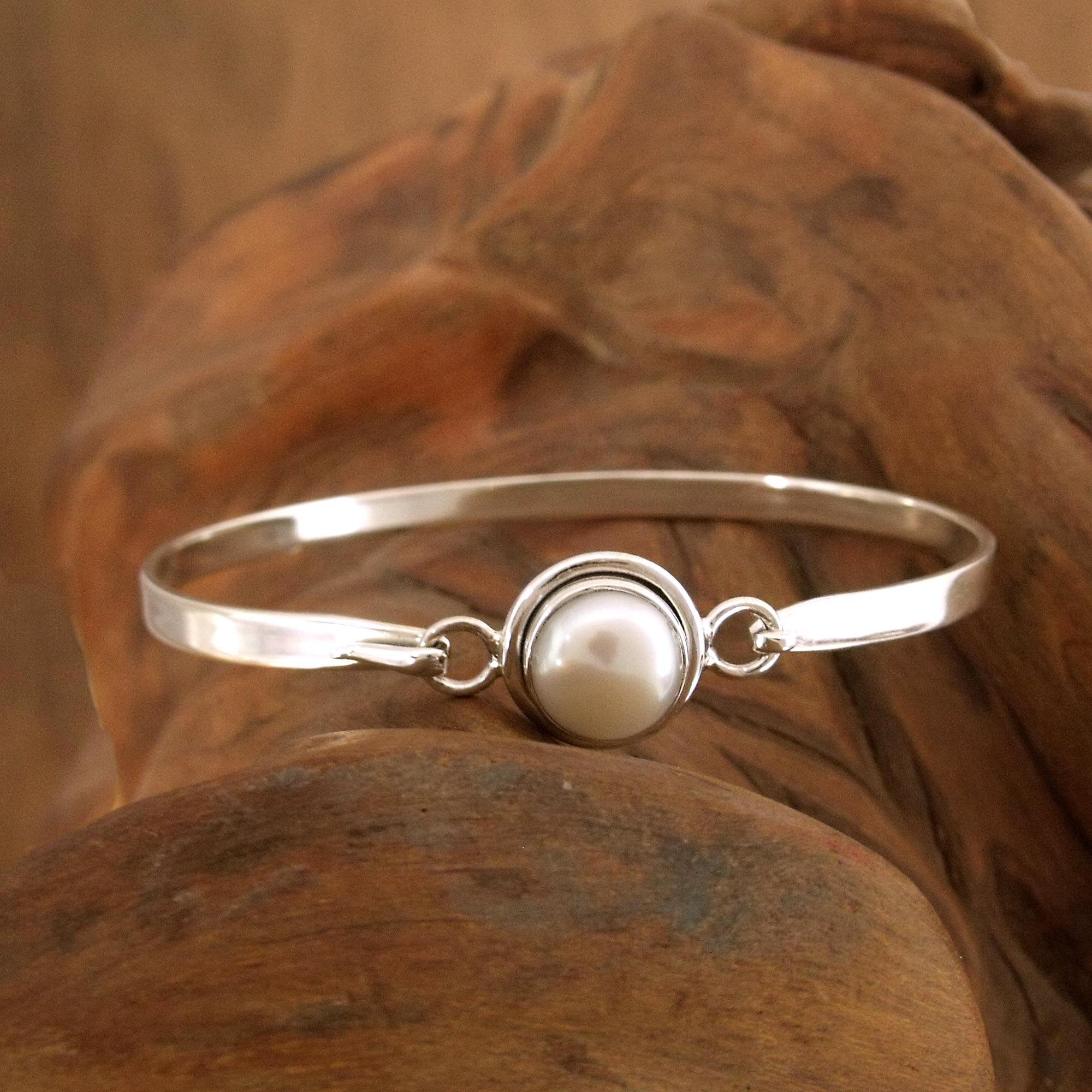 Premium Moon Pearl Bangle Bracelet - Minimalist Elegance