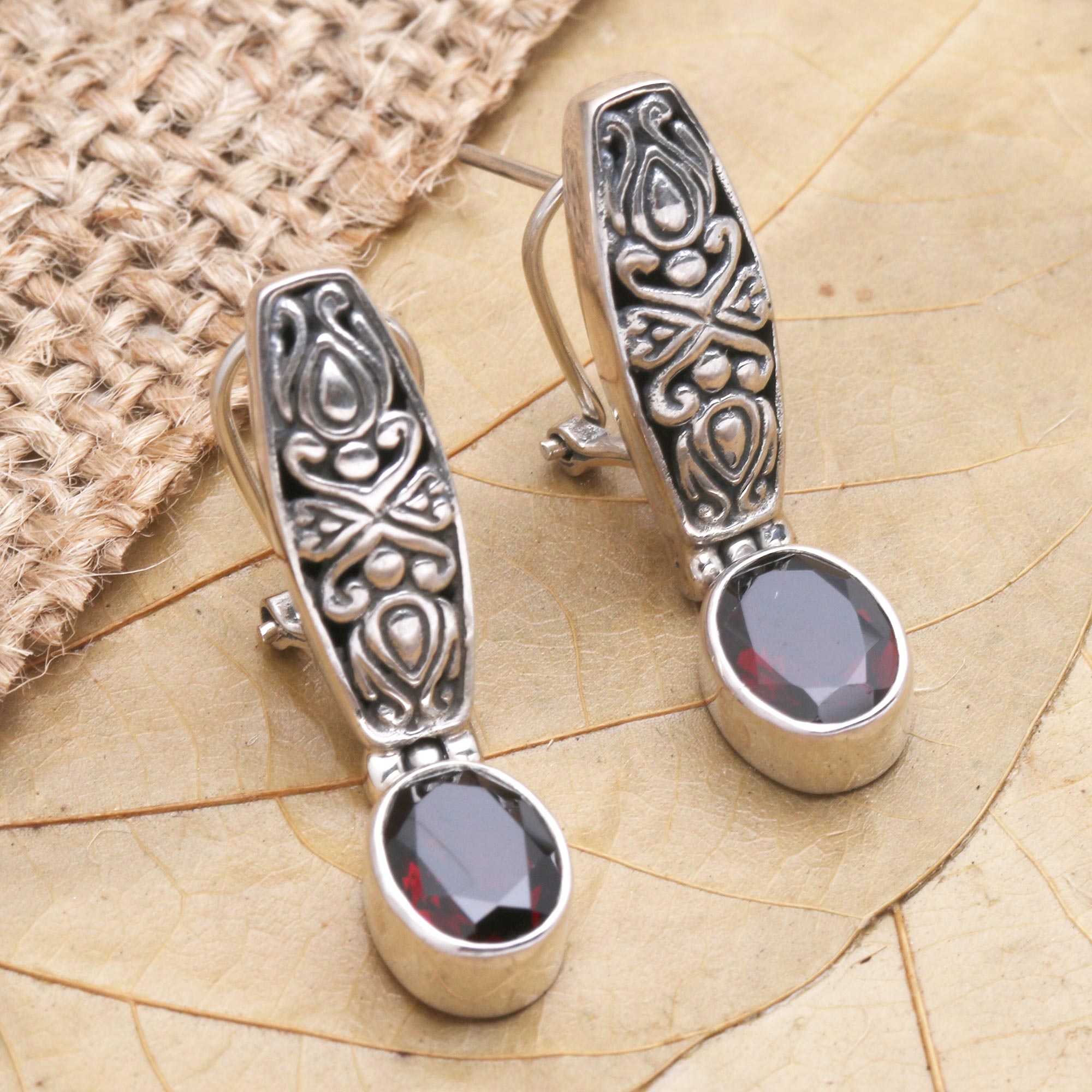 Premium Pura Dalem Garnet & Silver Drop Earrings – Timeless Elegance