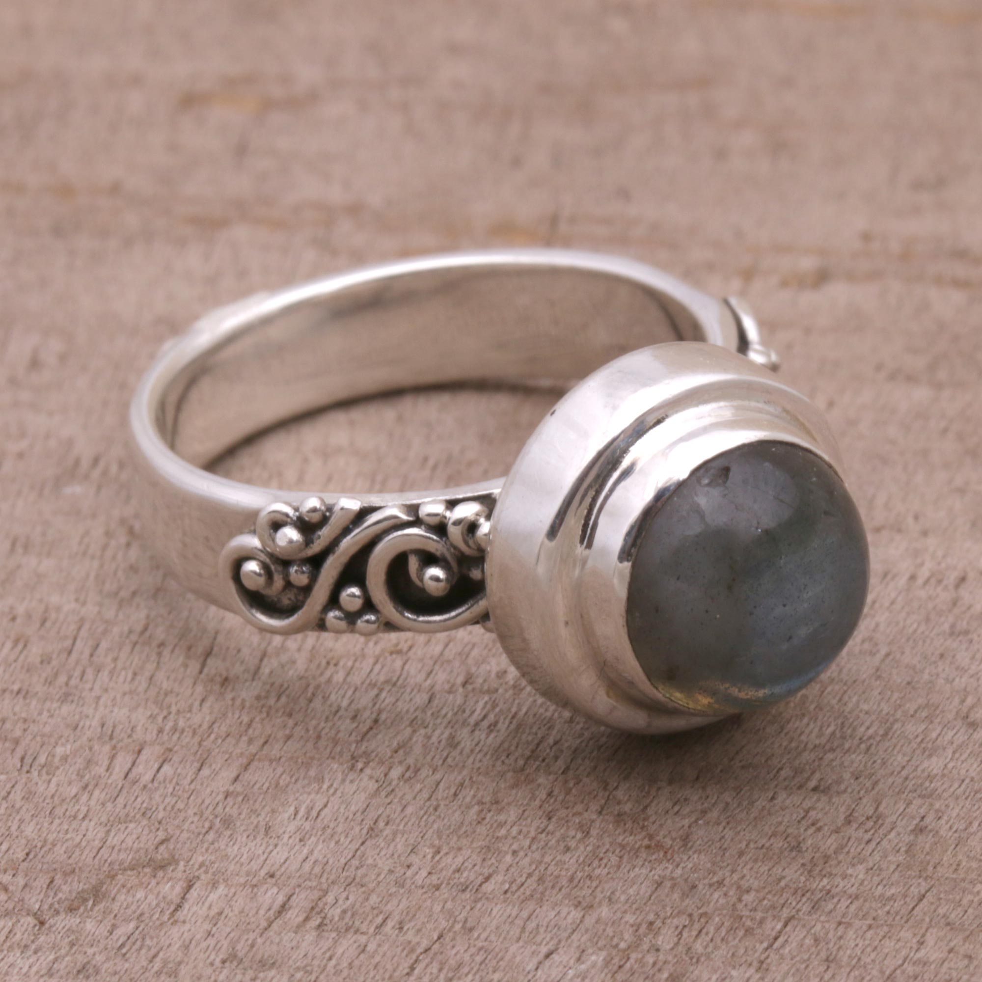 Premium Labradorite Silver Ring - Handcrafted Elegance