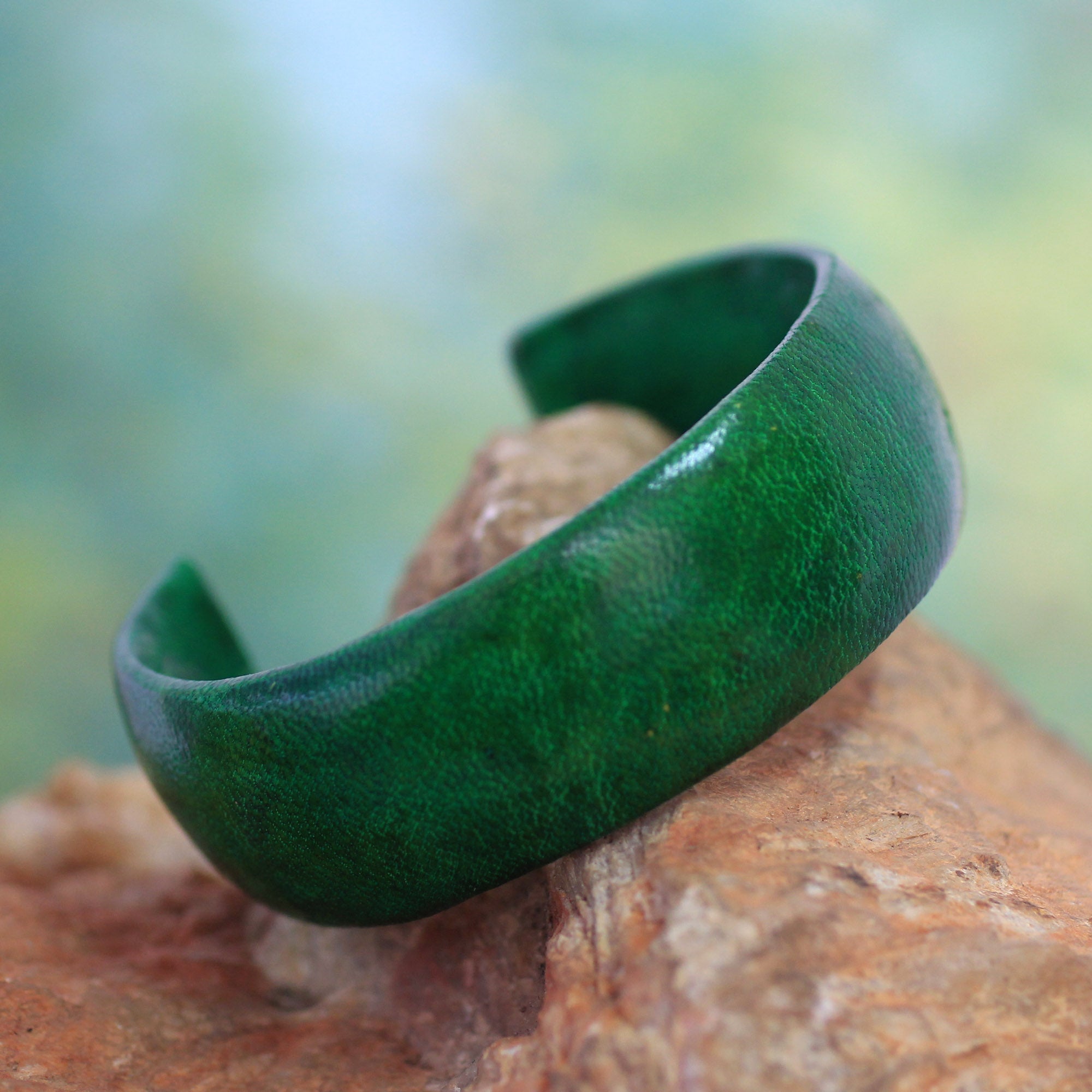 Premium Annula Green Leather Cuff Bracelet – Handcrafted Modern Style