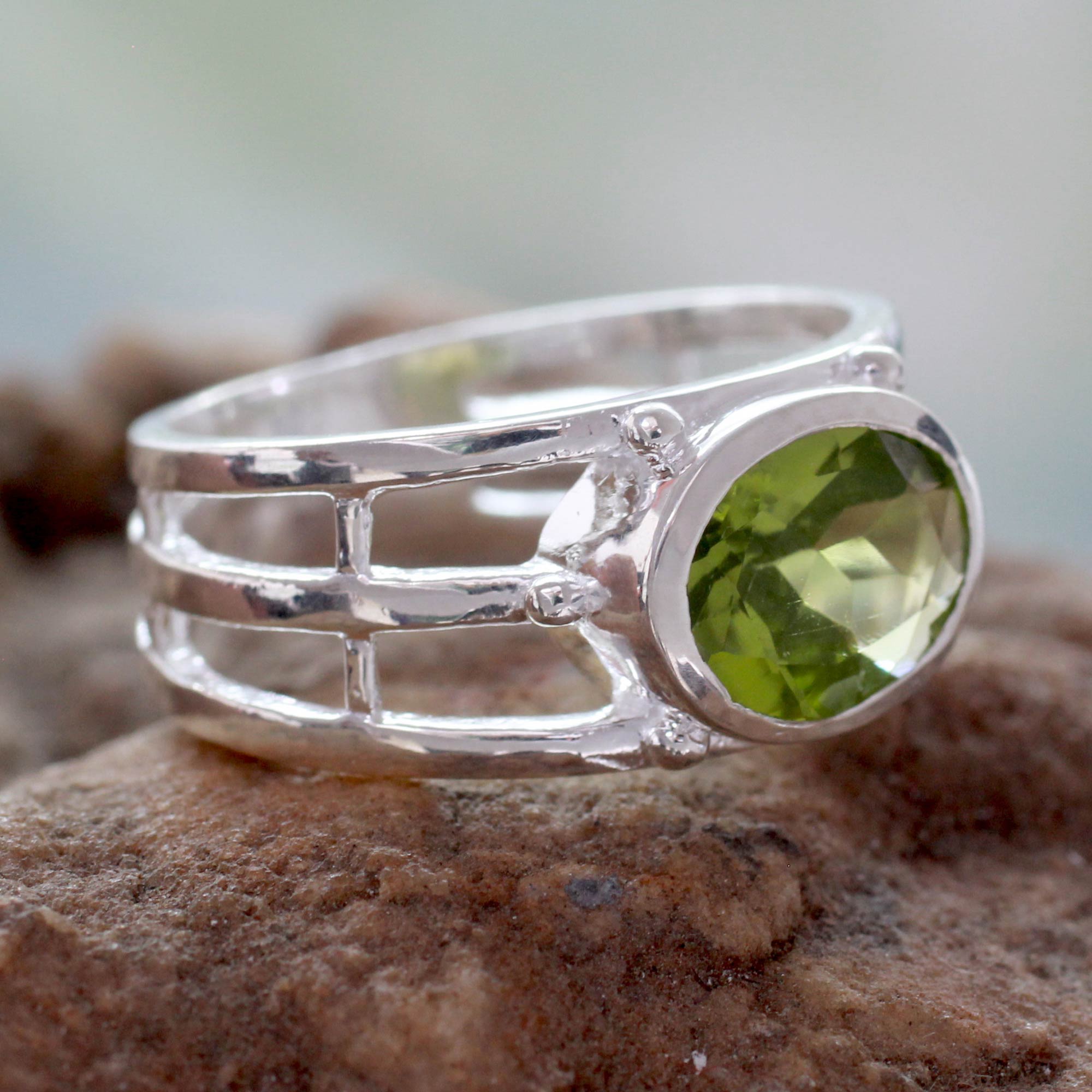 Premium Forest Glow Peridot Ring – Sterling Silver Elegance