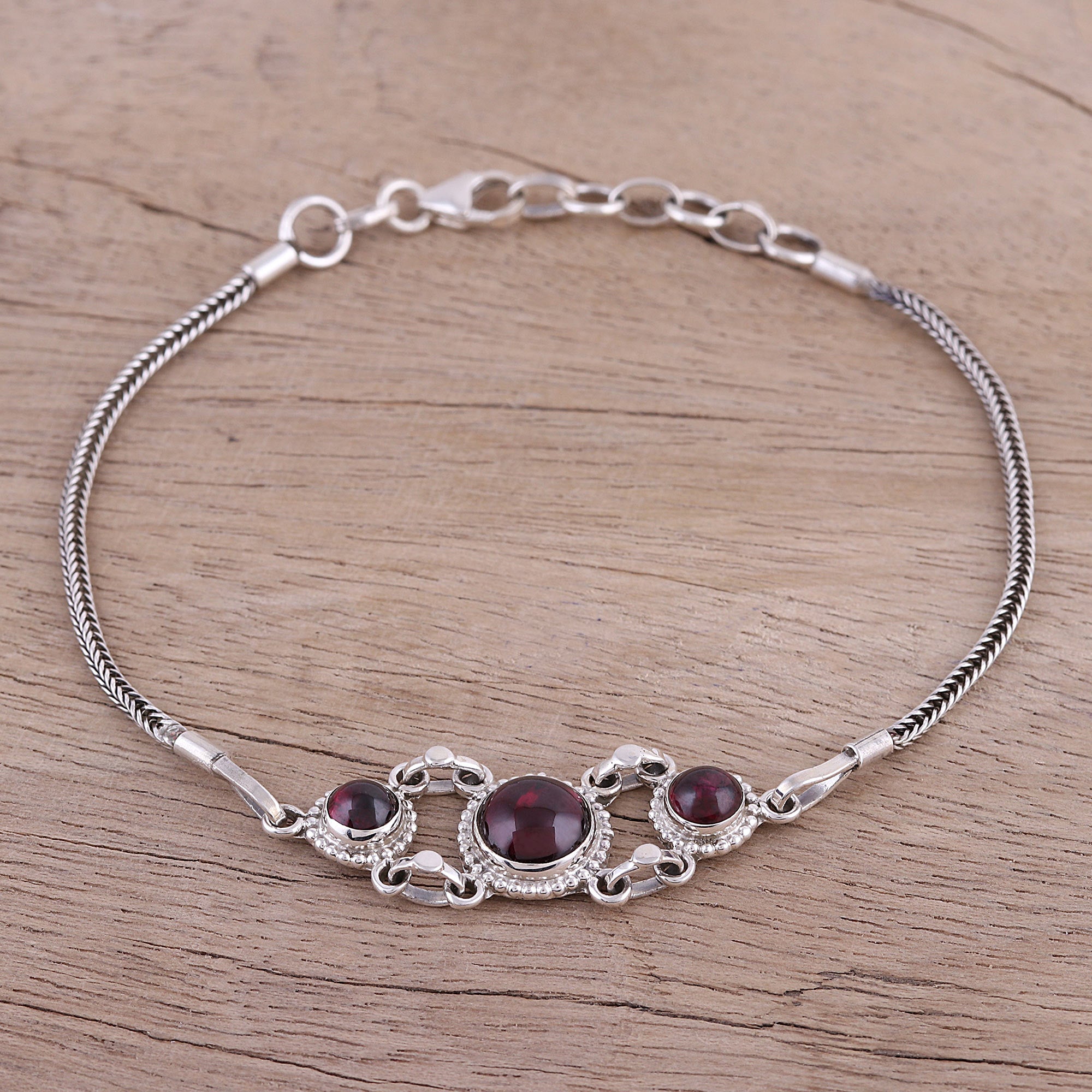 Premium Bridge to Delhi Garnet Cabochon Pendant Bracelet - Sterling Silver Elegance