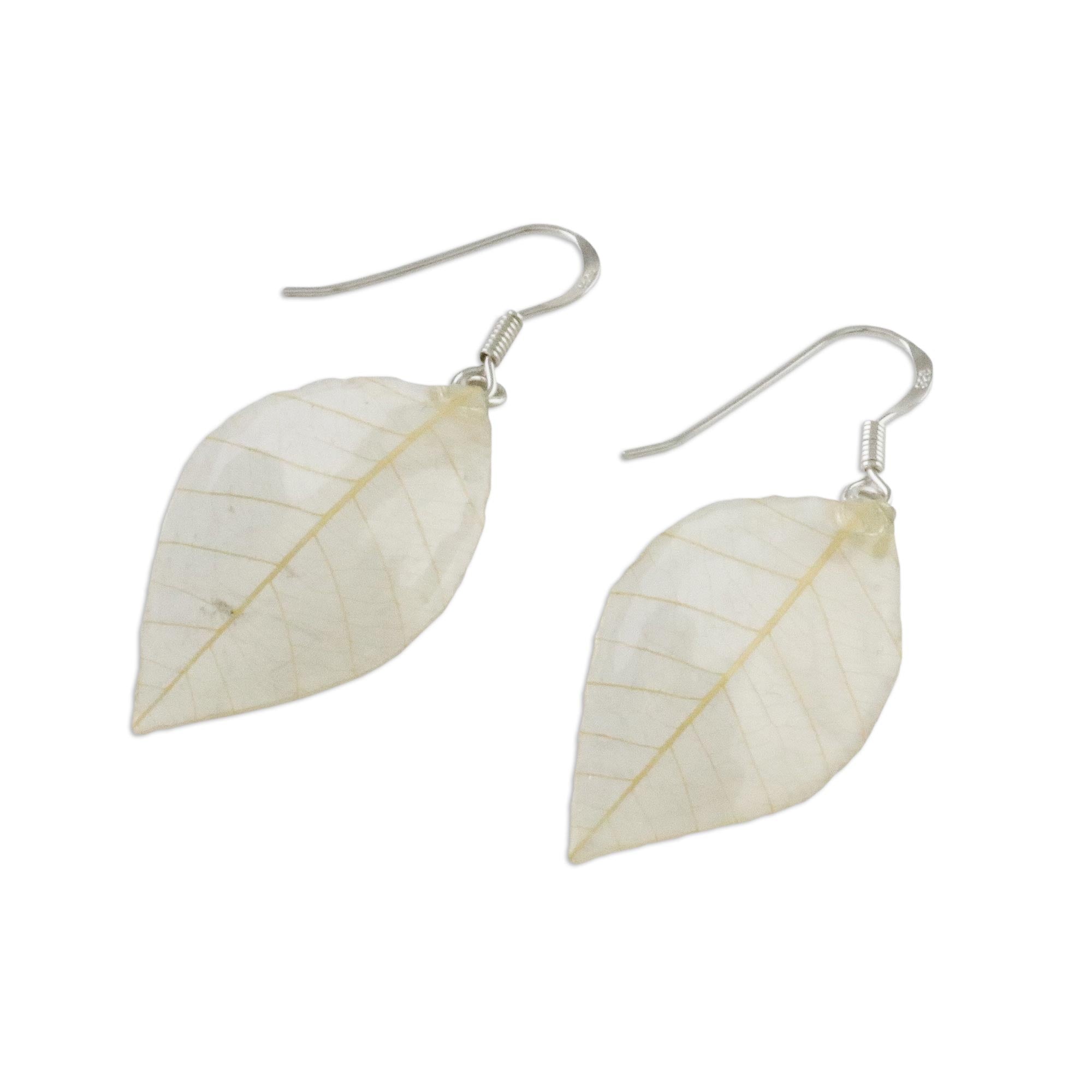 Premium Straw Leaf Dangle Earrings – Handcrafted Natural Elegance from Thailand