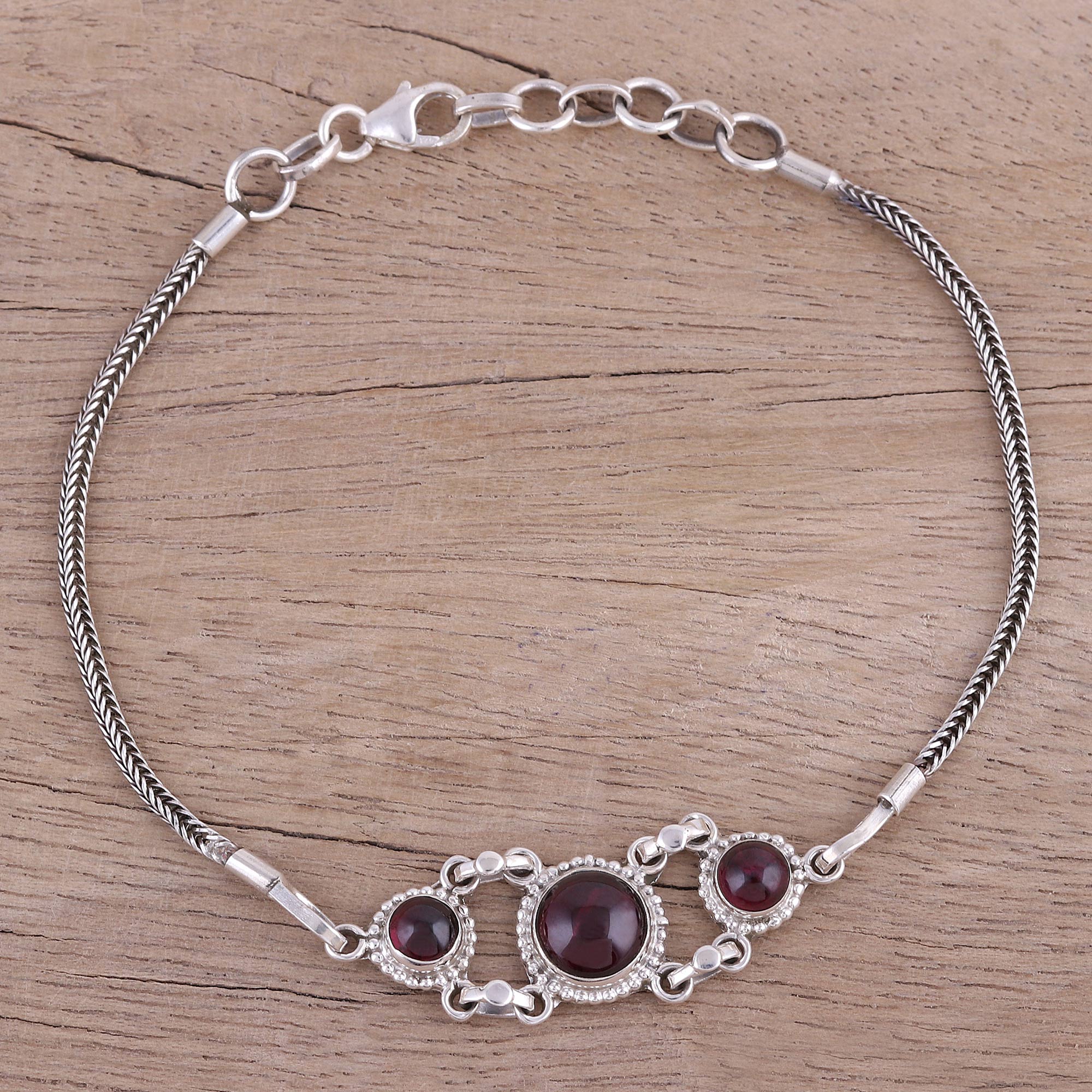 Premium Bridge to Delhi Garnet Cabochon Pendant Bracelet - Sterling Silver Elegance