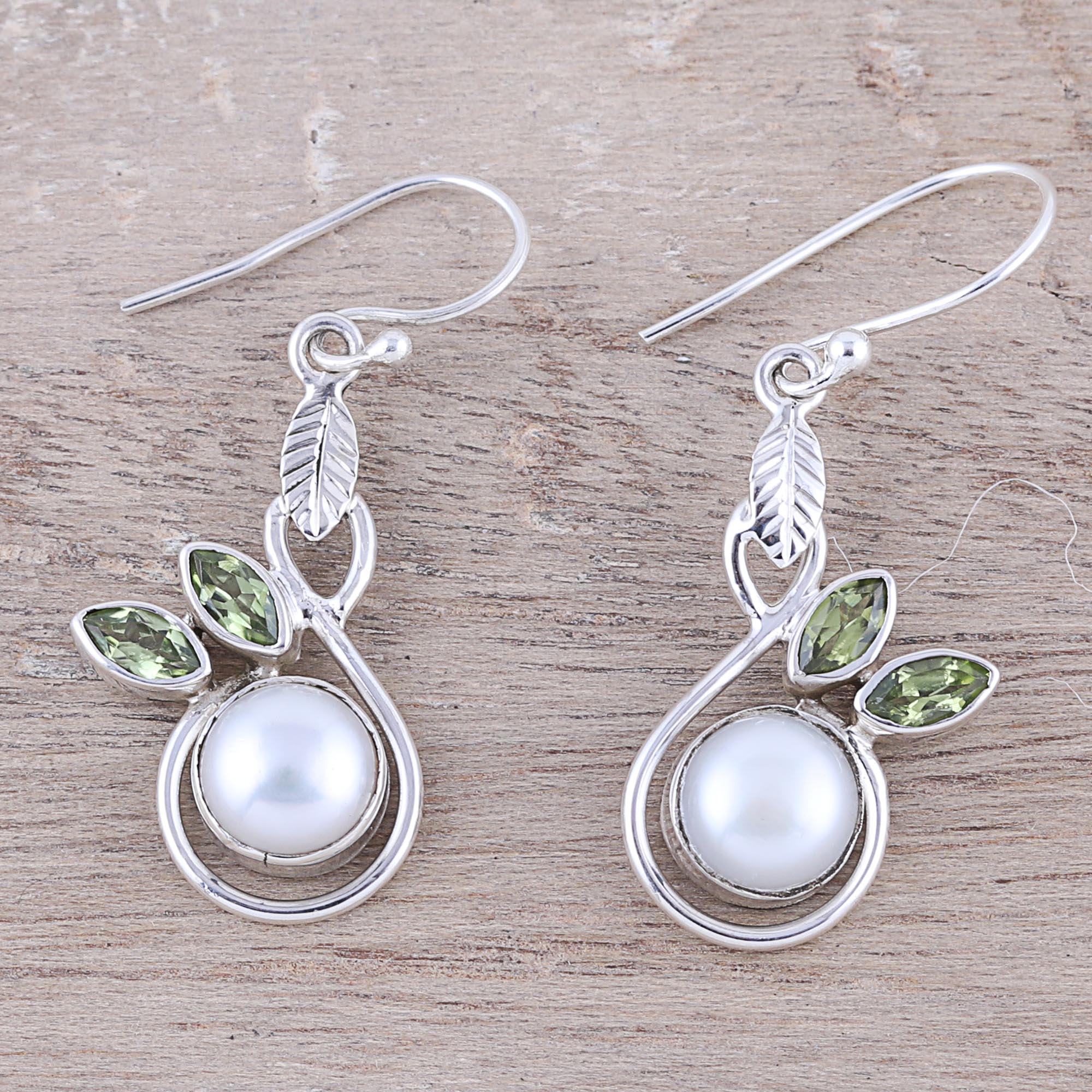 Premium Spring Elegance: Cultured Pearl & Peridot Dangle Earrings