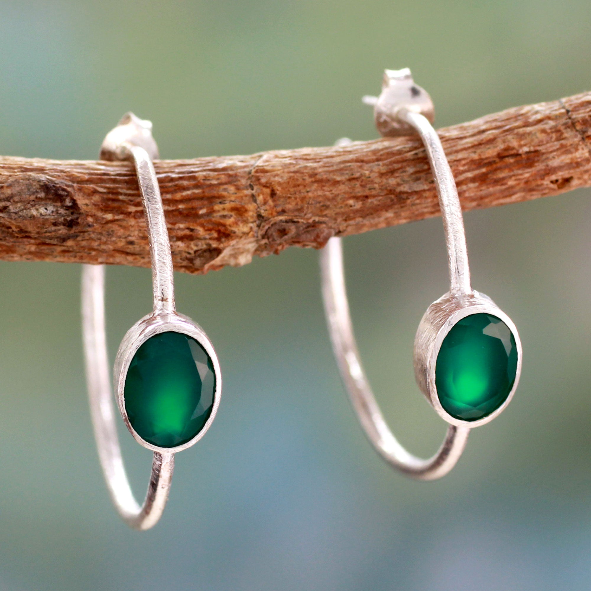 Premium Minimalist Green Onyx Hoop Earrings – Modern Elegance