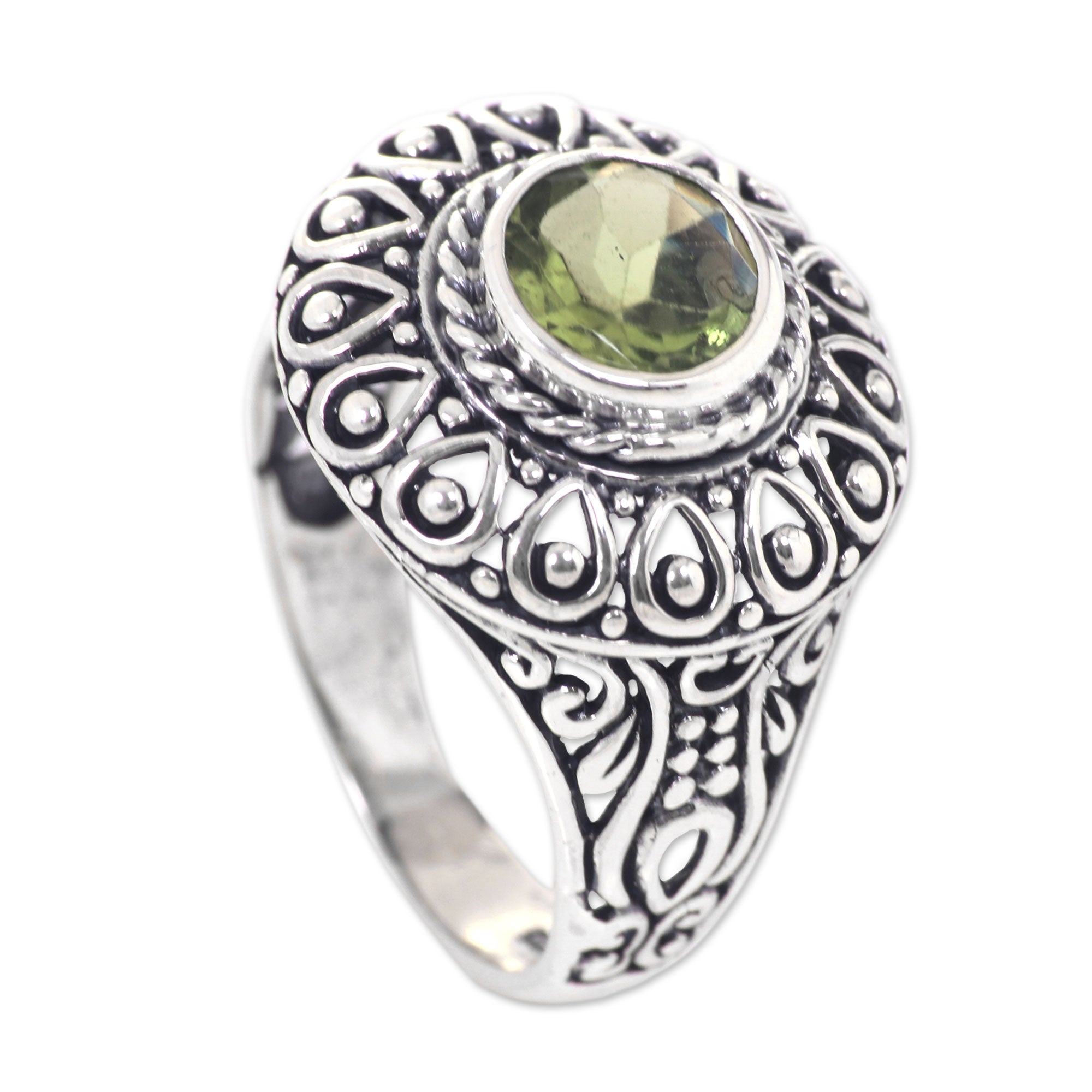 Premium Jatiluwih Peridot & Sterling Silver Artisan Ring – Bali Inspired Elegance