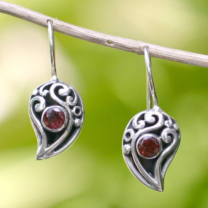 Premium Dancing Dewdrops Sterling Silver Garnet Earrings – Ultimate Elegance