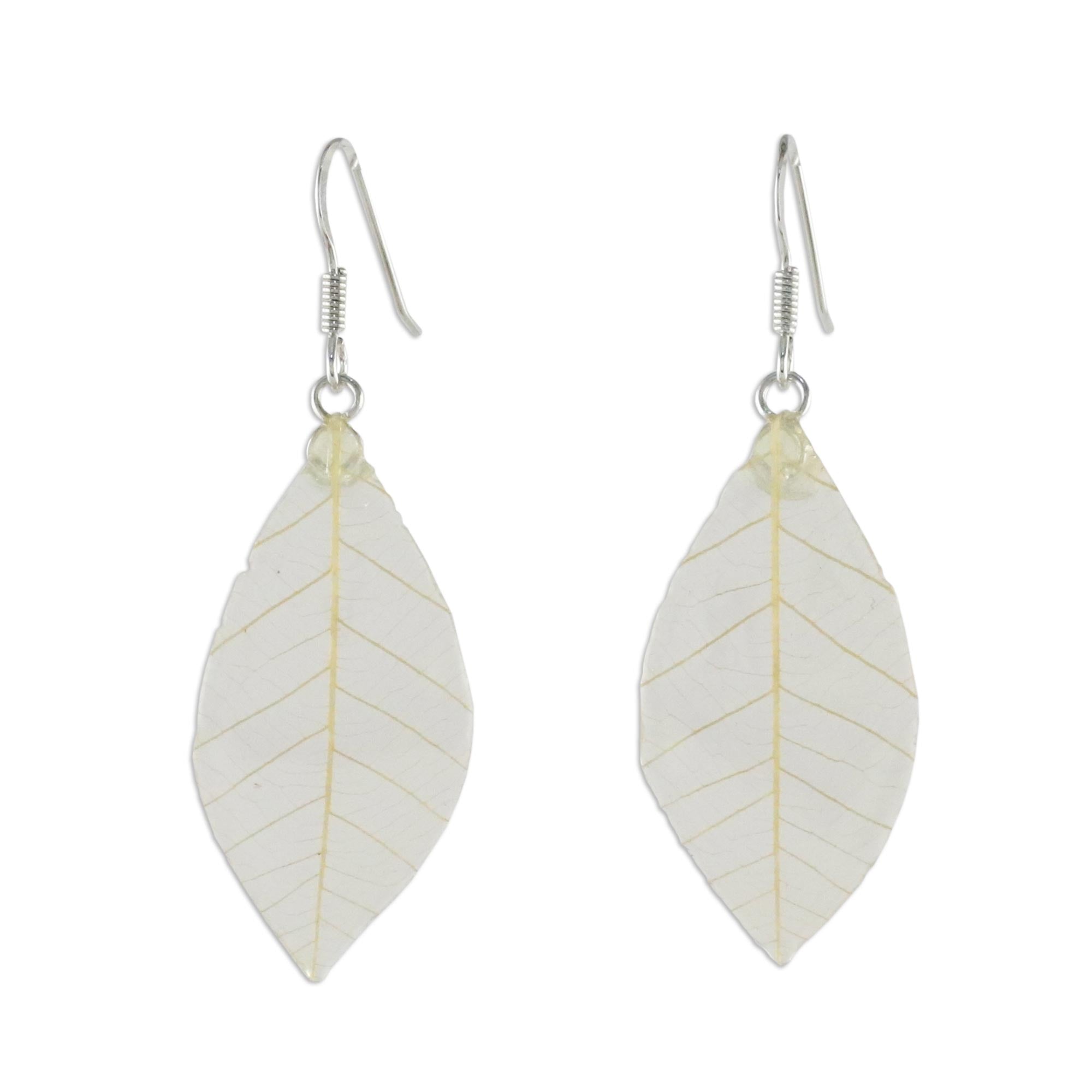 Premium Straw Leaf Dangle Earrings – Handcrafted Natural Elegance from Thailand