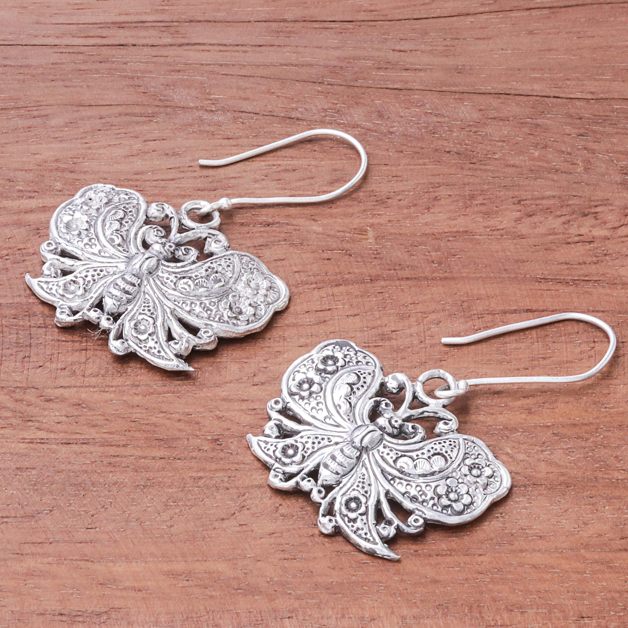 Premium Fluttering Butterfly 925 Sterling Silver Dangle Earrings - Handcrafted Elegance