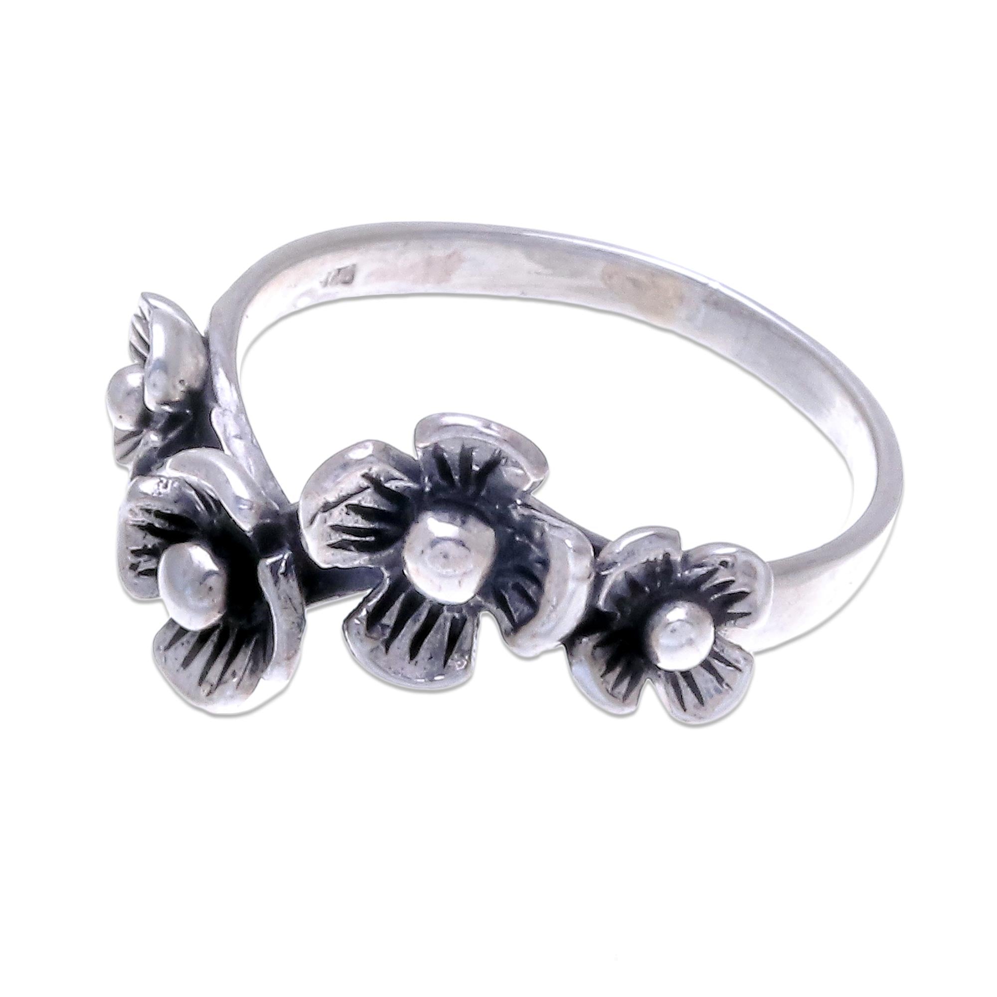 Premium Daisy Quartet Sterling Silver Ring – Modern Floral Design