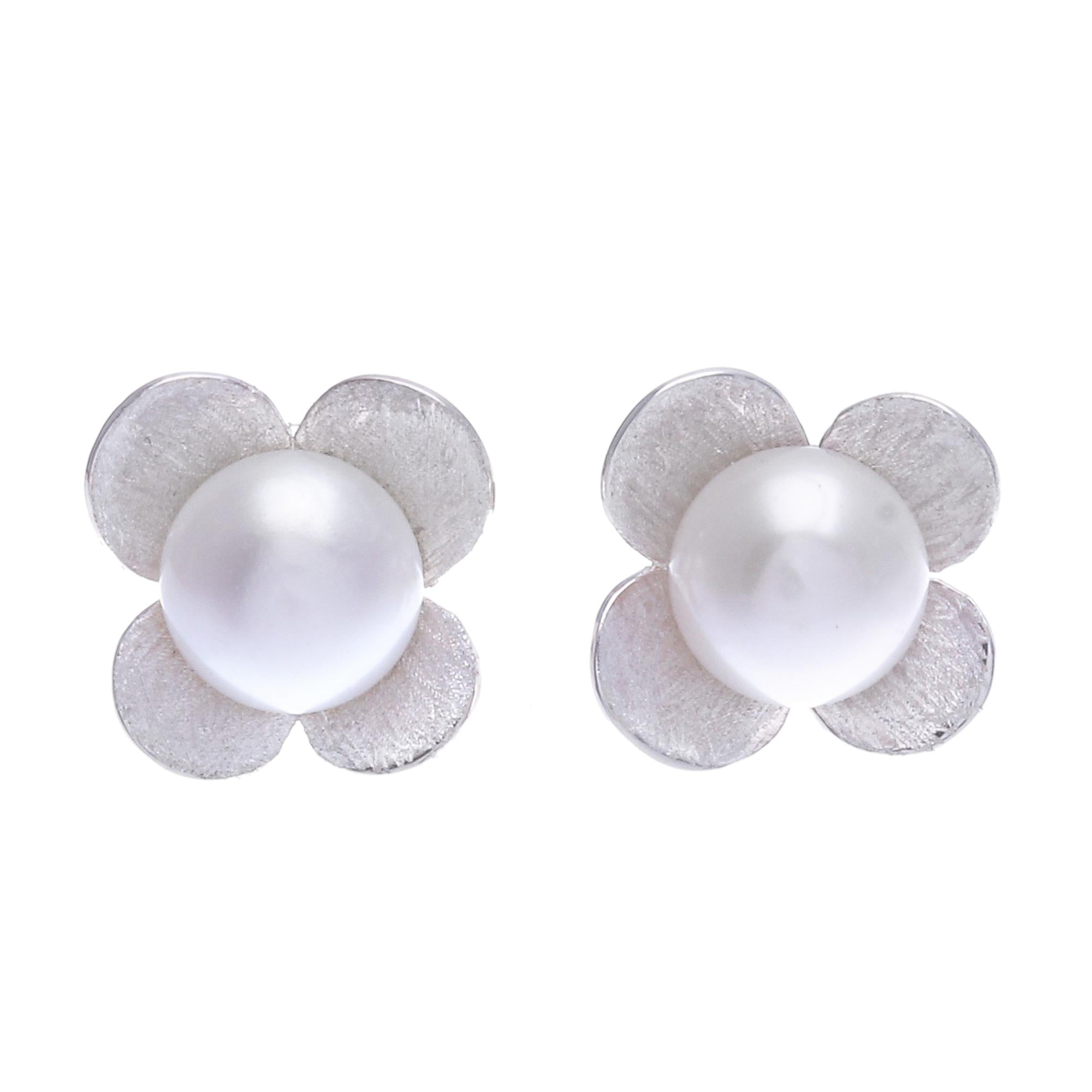 Premium Pearl Oasis: Floral-Motif Cultured Pearl Earrings in Sterling Silver