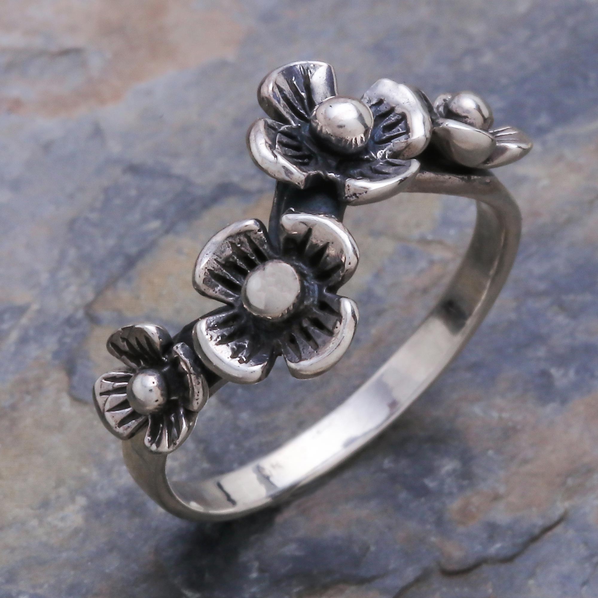 Premium Daisy Quartet Sterling Silver Ring – Modern Floral Design