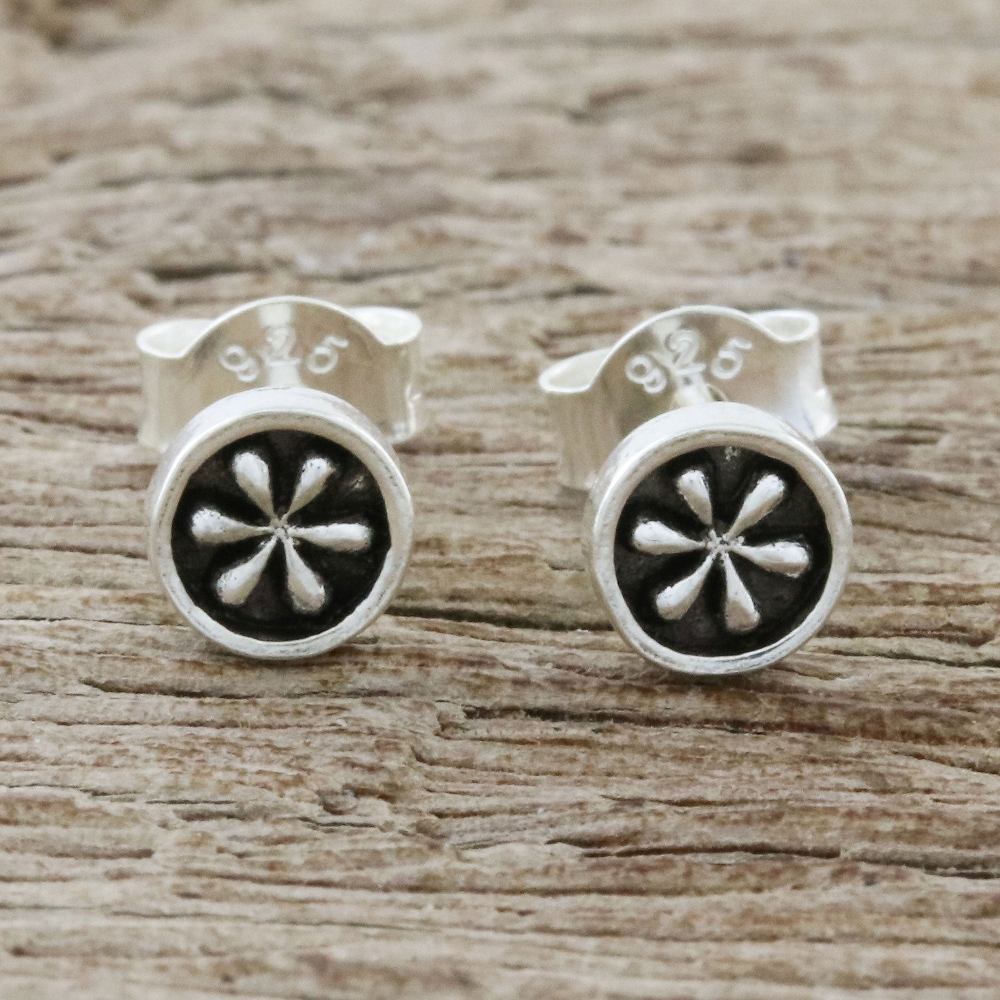 Premium Daisy Circles Sterling Silver Stud Earrings – Handcrafted Floral Elegance from Thailand