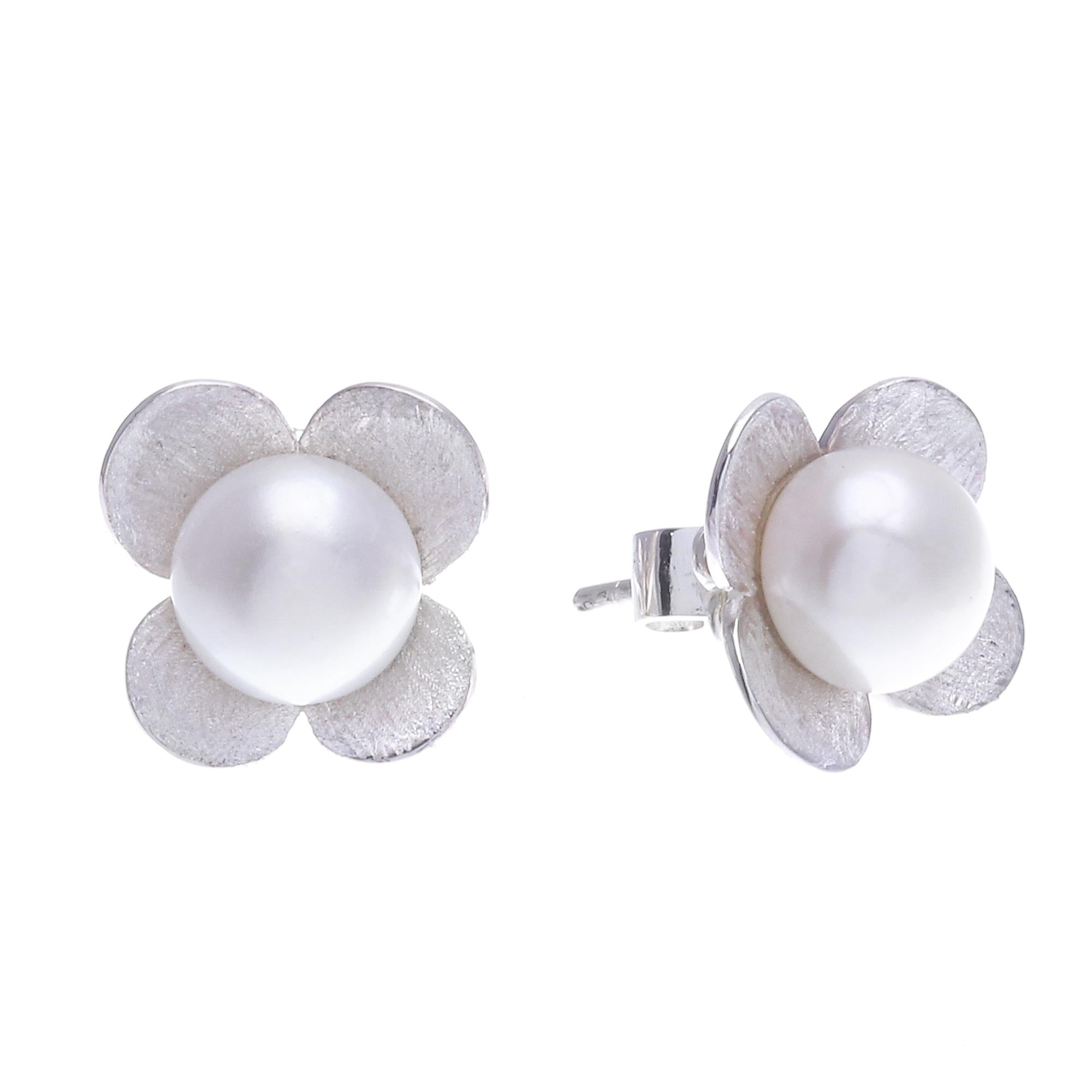 Premium Pearl Oasis: Floral-Motif Cultured Pearl Earrings in Sterling Silver