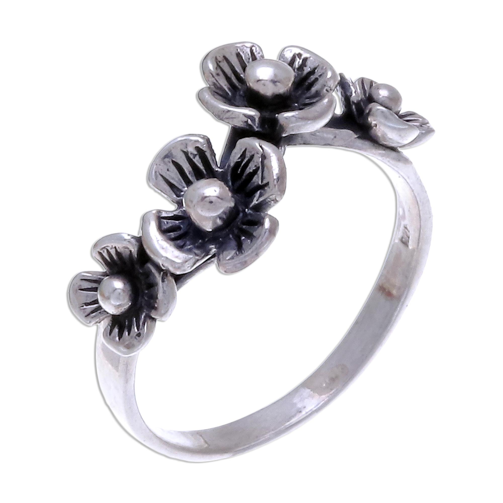 Premium Daisy Quartet Sterling Silver Ring – Modern Floral Design