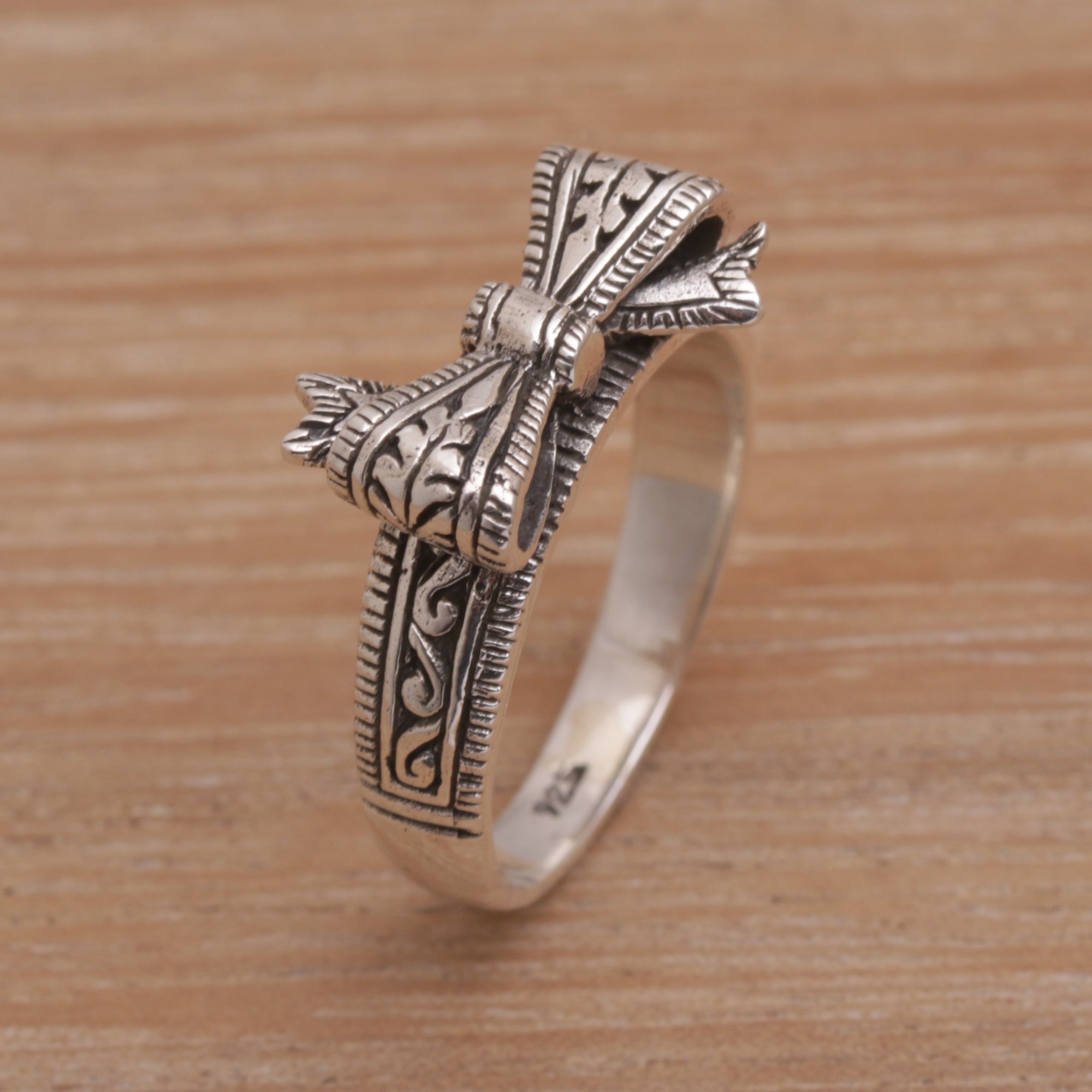 Premium Celuk Bow Sterling Silver Cocktail Ring - Handcrafted Elegance