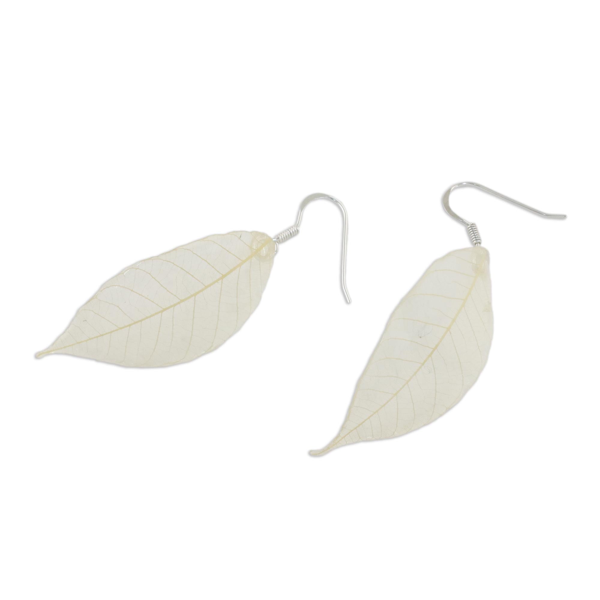 Premium Straw Leaf Dangle Earrings – Handcrafted Natural Elegance from Thailand